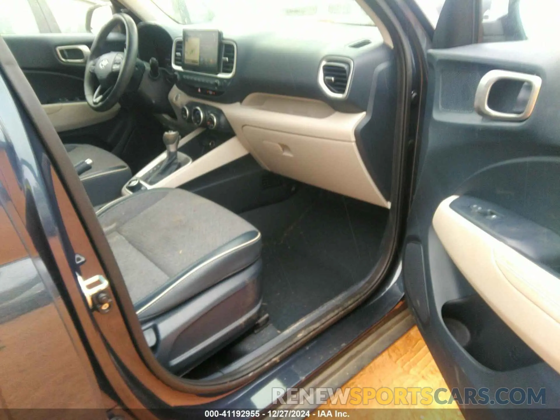 5 fotografías del automóvil dañado KMHRC8A33LU038613 HYUNDAI VENUE 2020