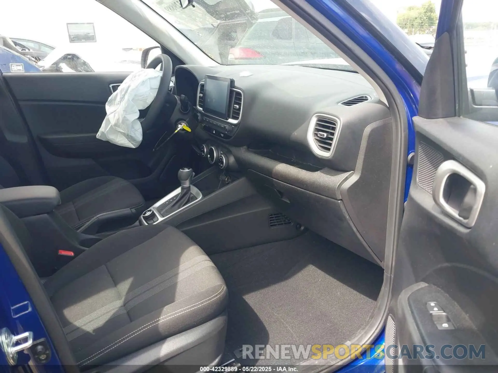 5 fotografías del automóvil dañado KMHRC8A34LU036434 HYUNDAI VENUE 2020