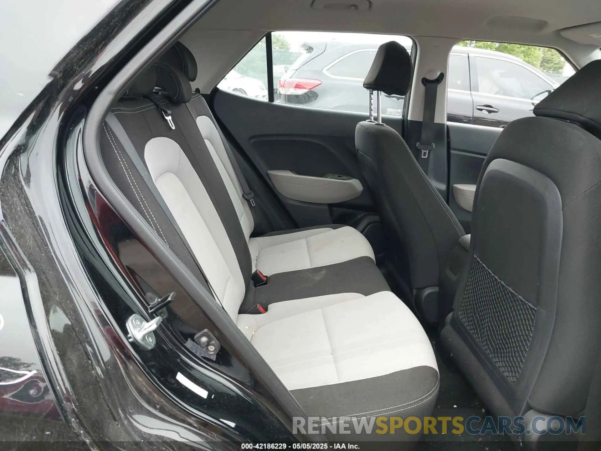 8 fotografías del automóvil dañado KMHRC8A34LU036997 HYUNDAI VENUE 2020