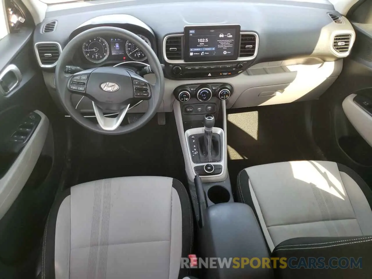 8 fotografías del automóvil dañado KMHRC8A34LU037938 HYUNDAI VENUE 2020