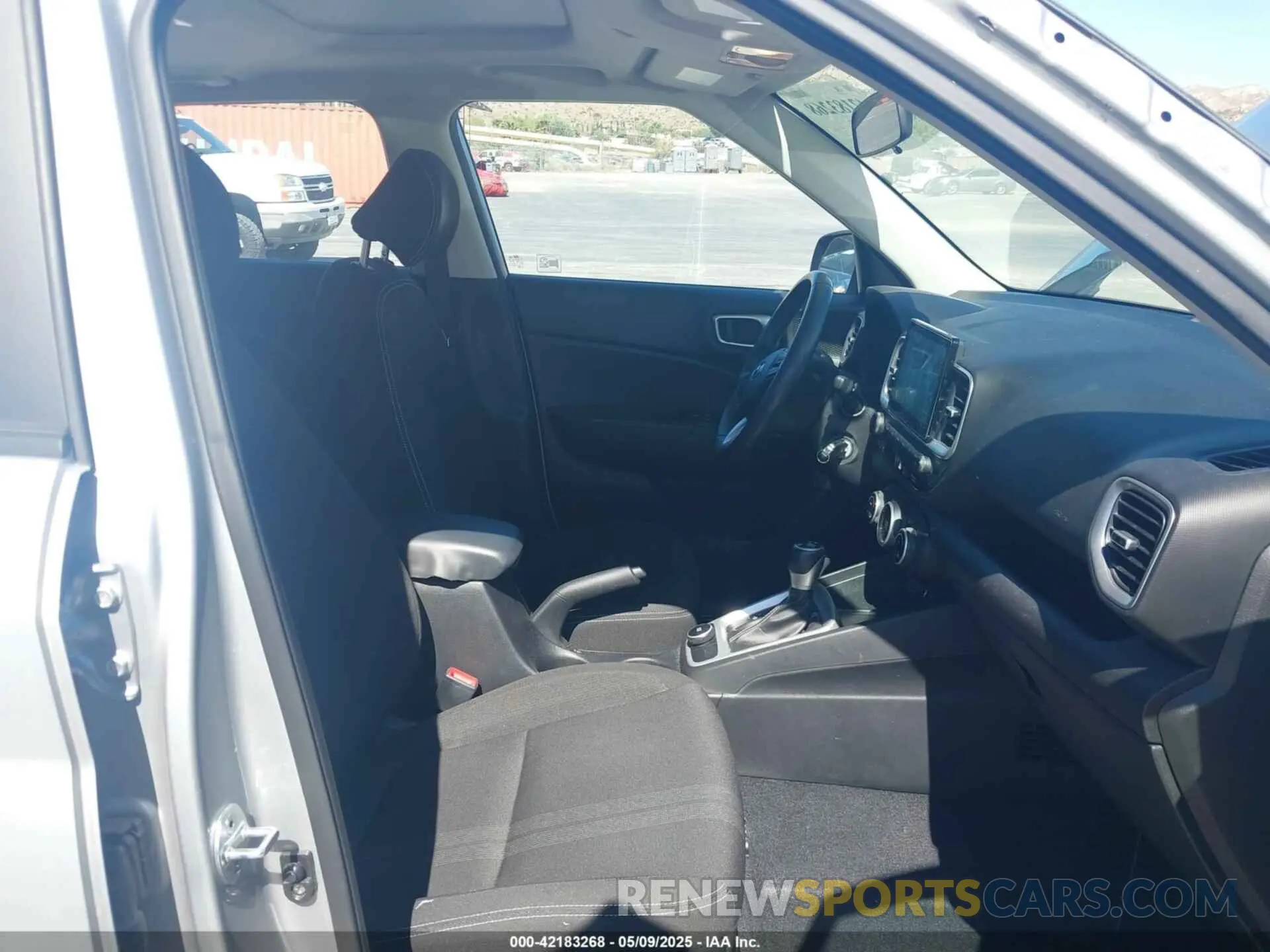 5 fotografías del automóvil dañado KMHRC8A36LU024785 HYUNDAI VENUE 2020