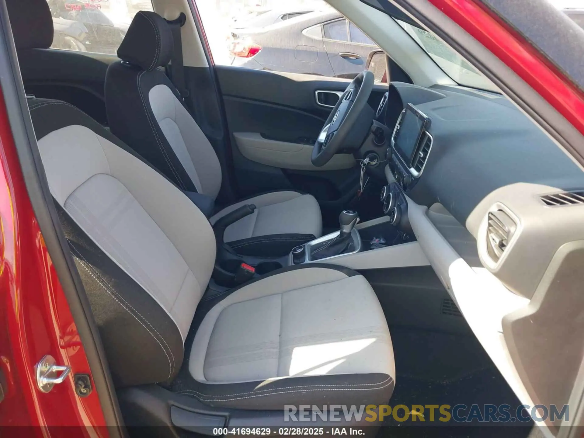 5 fotografías del automóvil dañado KMHRC8A3XLU040715 HYUNDAI VENUE 2020