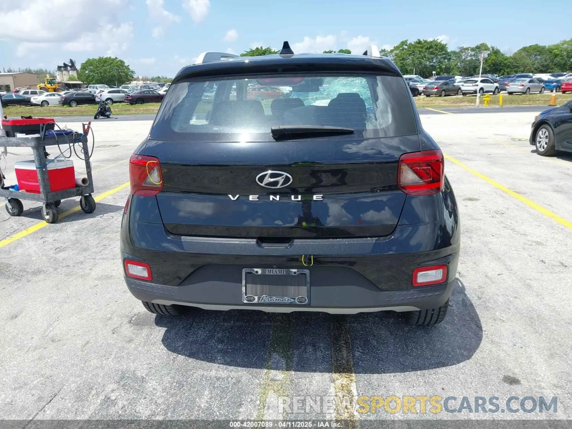 17 fotografías del automóvil dañado KMHRC8A31MU115576 HYUNDAI VENUE 2021