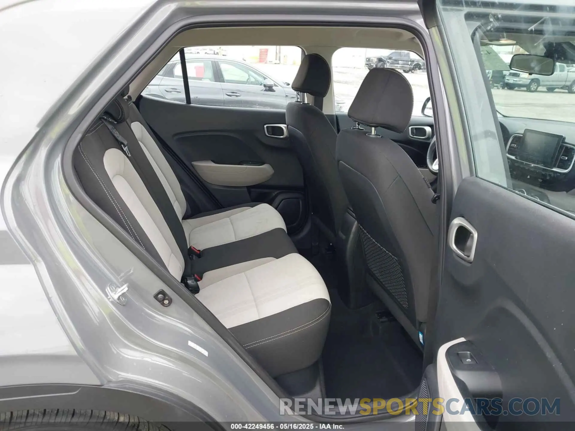 8 fotografías del automóvil dañado KMHRC8A32MU101718 HYUNDAI VENUE 2021
