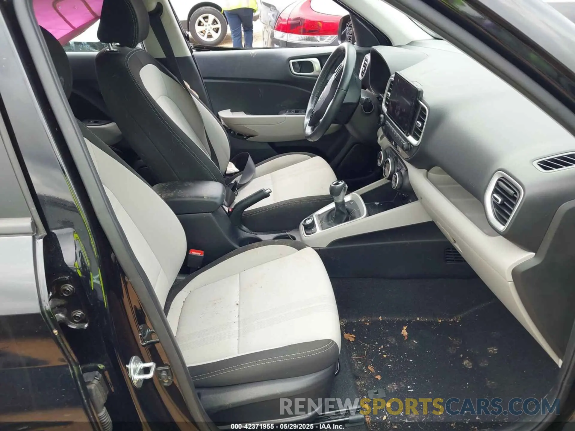 5 fotografías del automóvil dañado KMHRC8A32MU117899 HYUNDAI VENUE 2021
