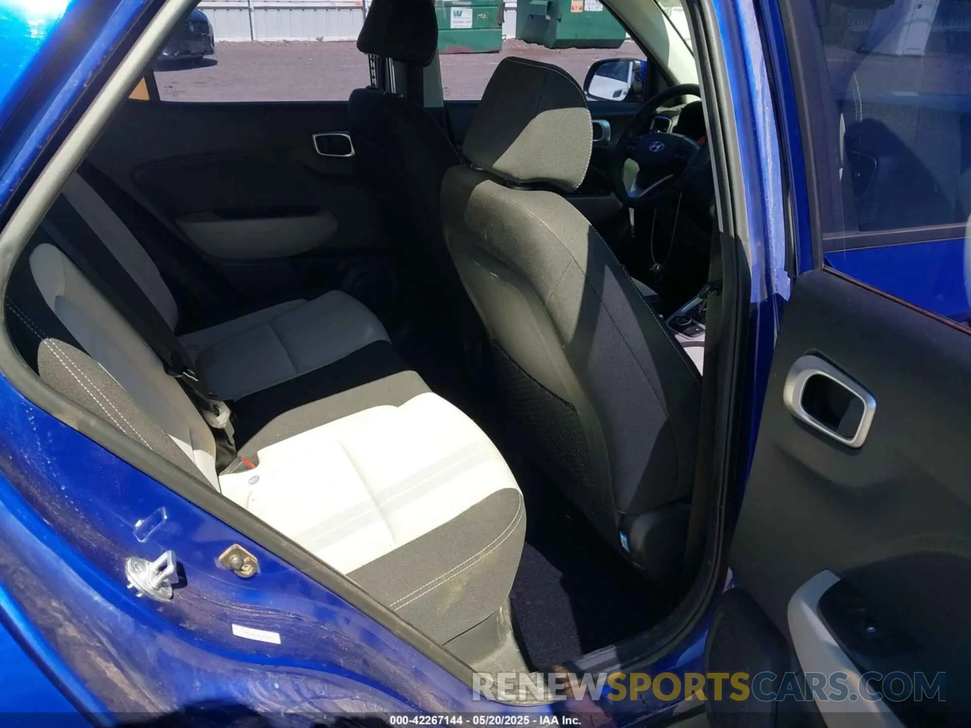 8 fotografías del automóvil dañado KMHRC8A33MU118933 HYUNDAI VENUE 2021