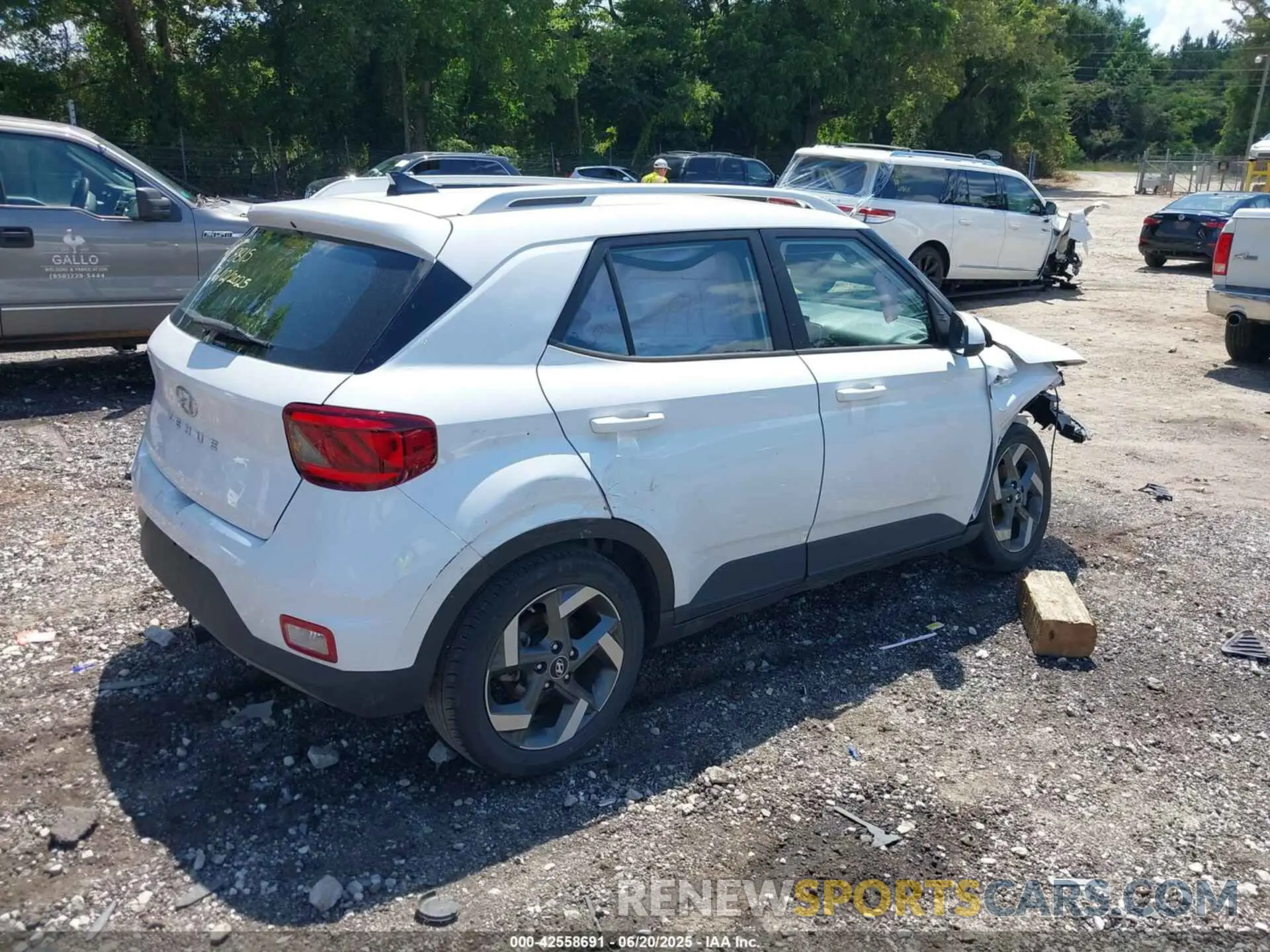 4 fotografías del automóvil dañado KMHRC8A35MU098815 HYUNDAI VENUE 2021