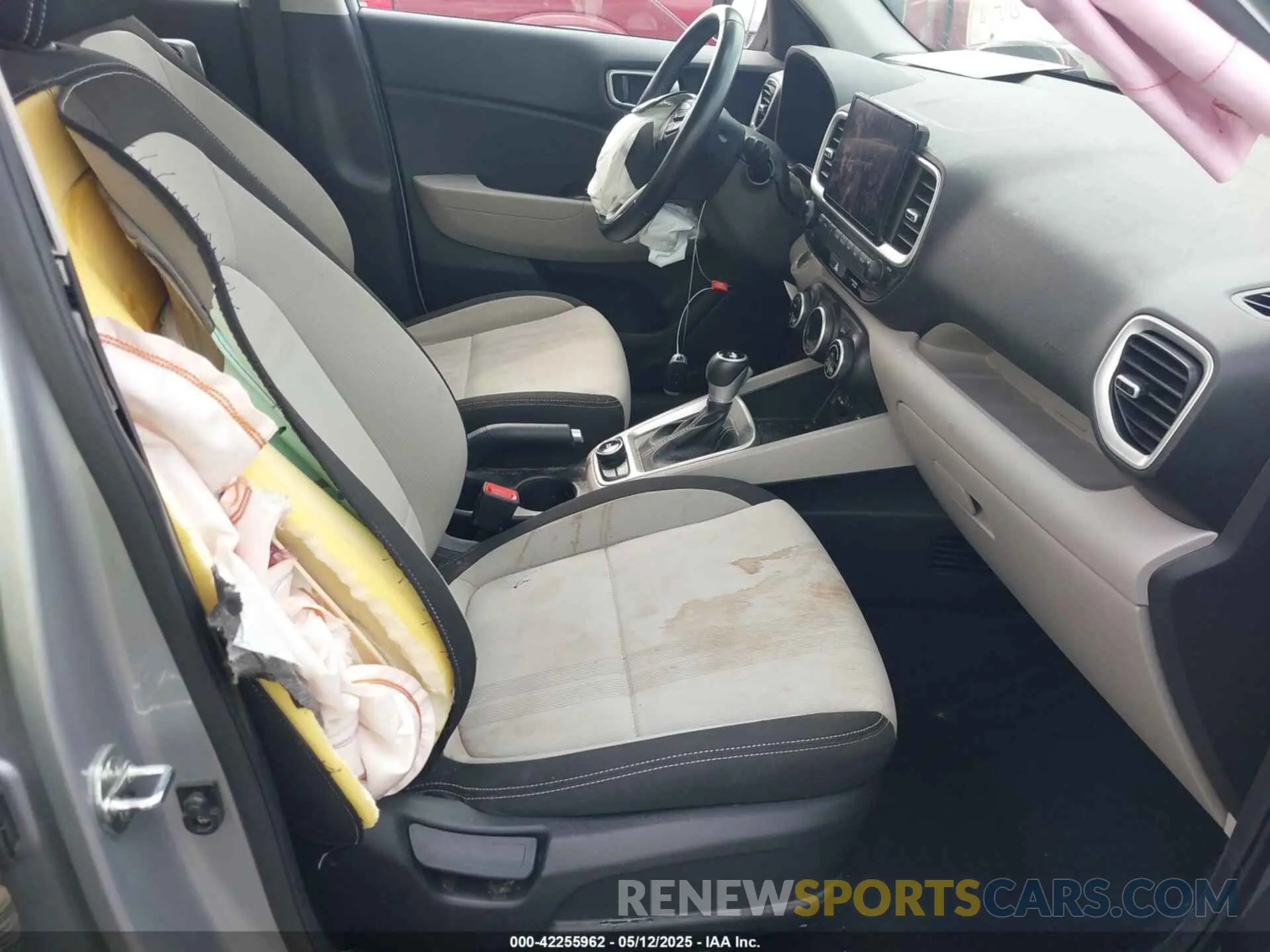 5 fotografías del automóvil dañado KMHRC8A36MU082493 HYUNDAI VENUE 2021