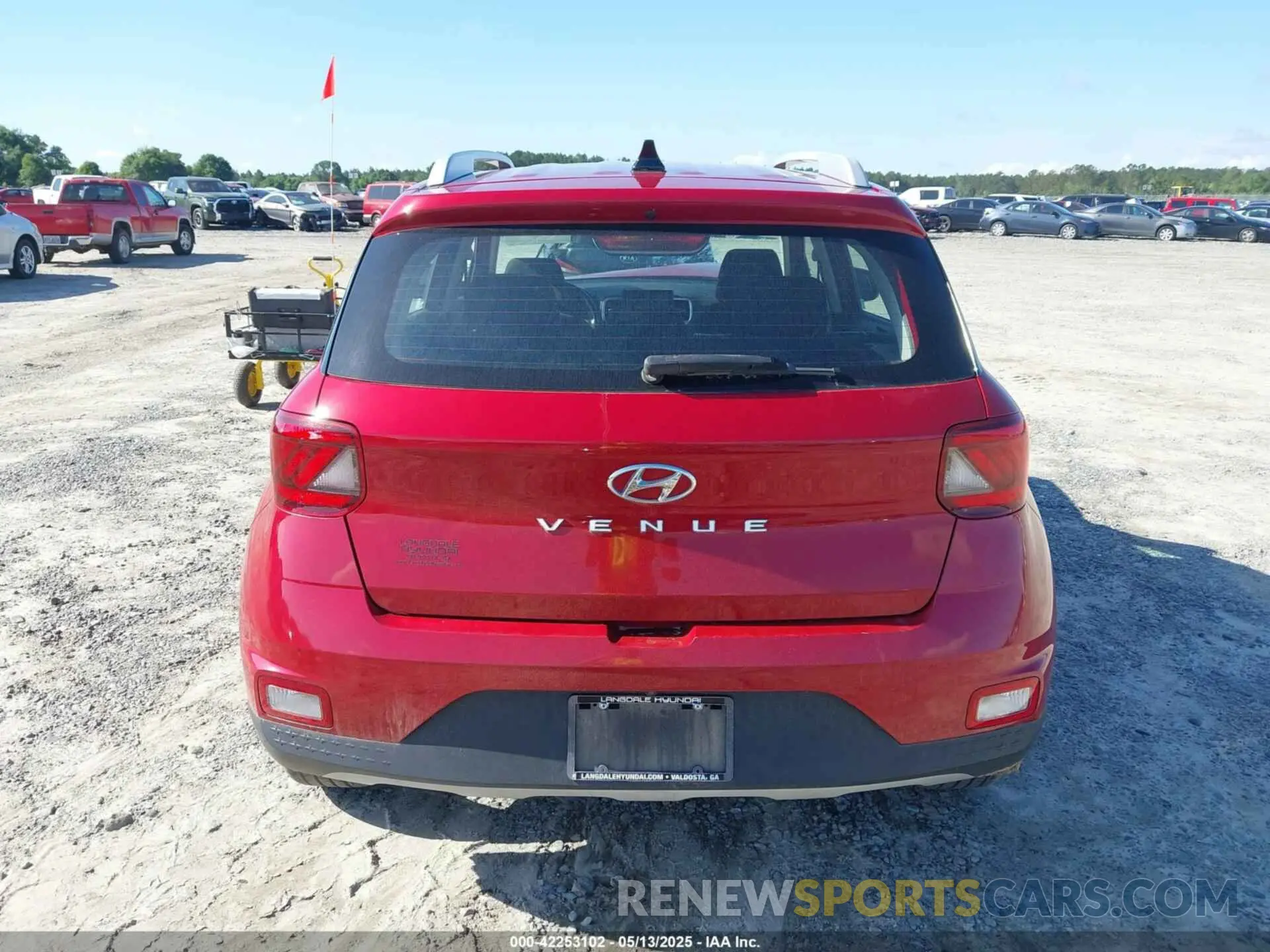 16 fotografías del automóvil dañado KMHRC8A36MU112575 HYUNDAI VENUE 2021