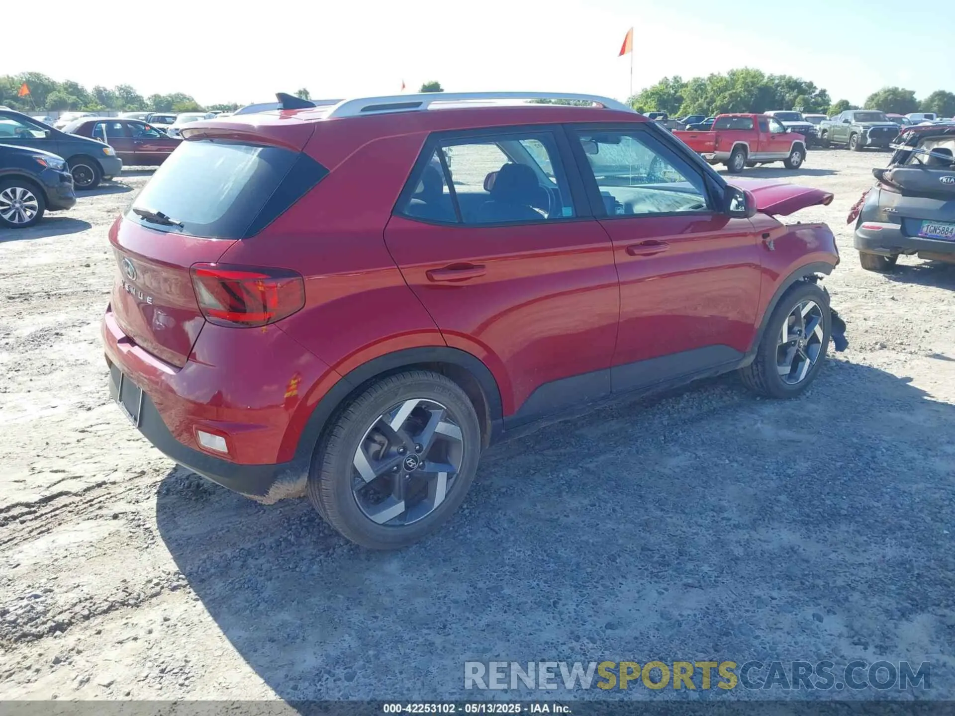 4 fotografías del automóvil dañado KMHRC8A36MU112575 HYUNDAI VENUE 2021