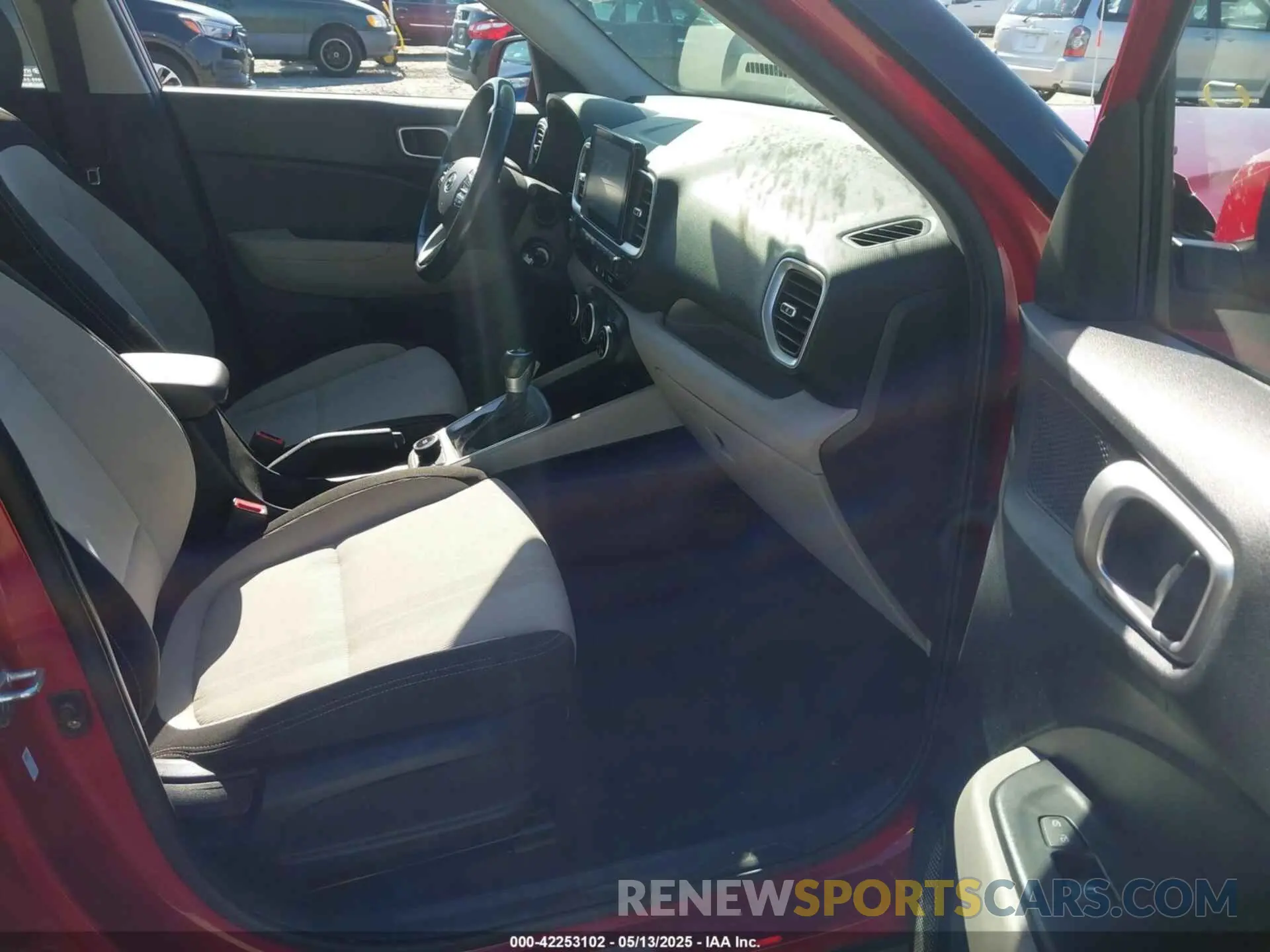 5 fotografías del automóvil dañado KMHRC8A36MU112575 HYUNDAI VENUE 2021