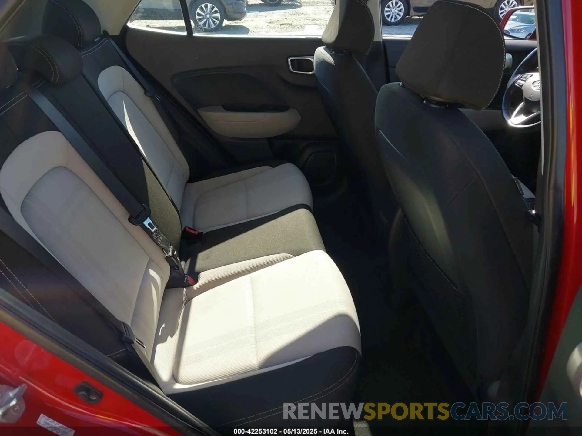 8 fotografías del automóvil dañado KMHRC8A36MU112575 HYUNDAI VENUE 2021