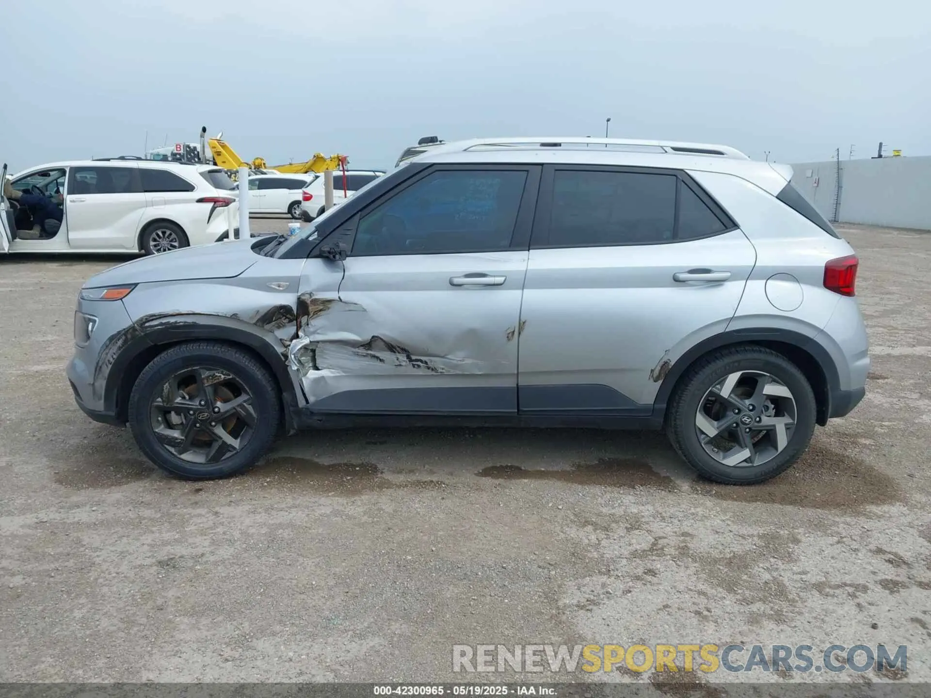 14 fotografías del automóvil dañado KMHRC8A37MU081076 HYUNDAI VENUE 2021