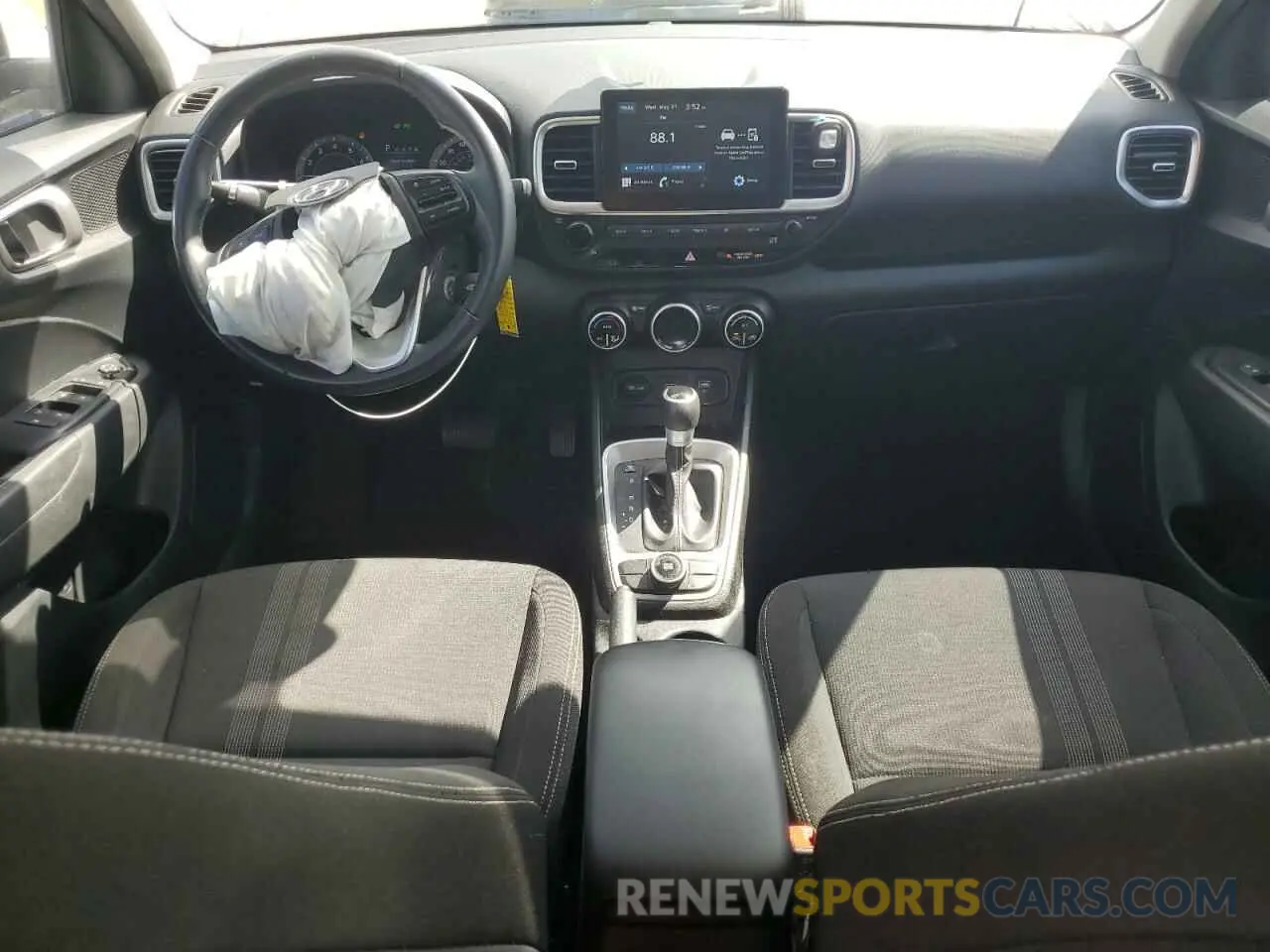8 fotografías del automóvil dañado KMHRC8A38MU064478 HYUNDAI VENUE 2021
