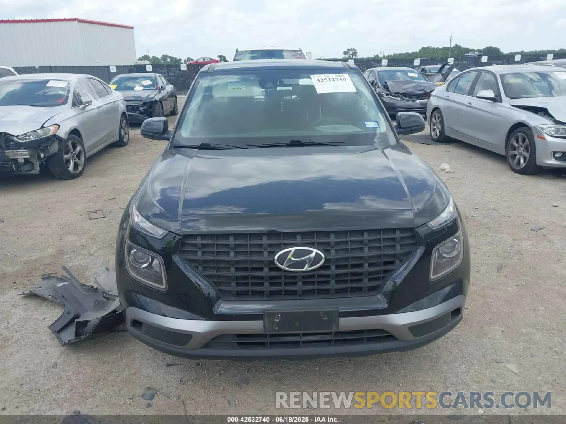 12 fotografías del automóvil dañado KMHRB8A31NU160599 HYUNDAI VENUE 2022