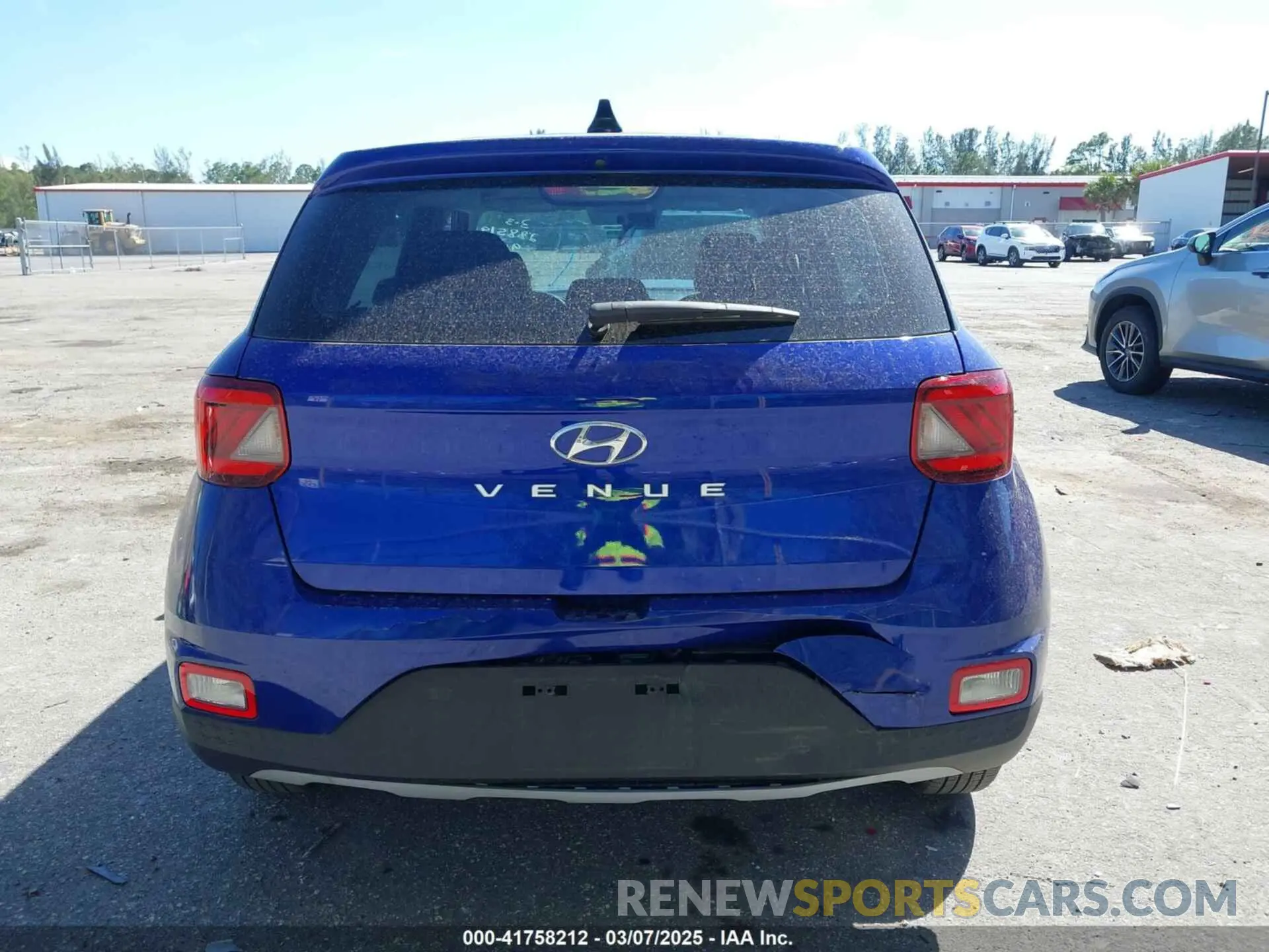 17 fotografías del automóvil dañado KMHRB8A3XNU199174 HYUNDAI VENUE 2022