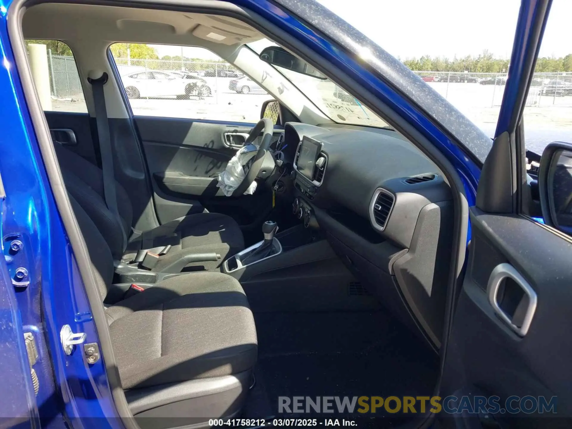 5 fotografías del automóvil dañado KMHRB8A3XNU199174 HYUNDAI VENUE 2022
