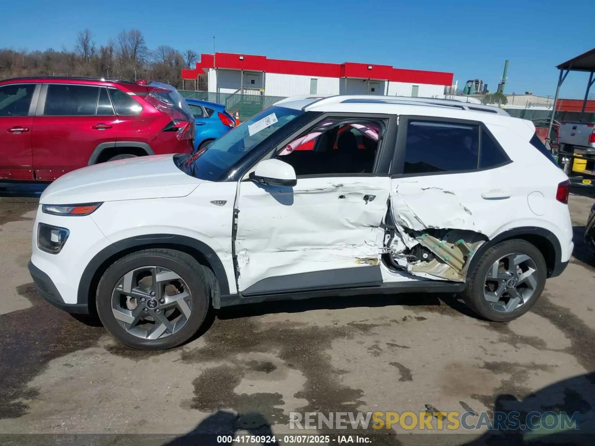 15 fotografías del automóvil dañado KMHRC8A34NU133202 HYUNDAI VENUE 2022