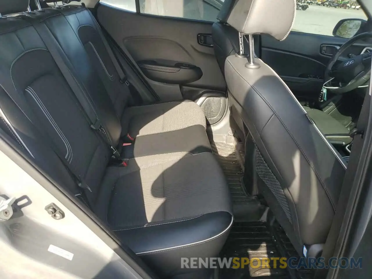 12 fotografías del automóvil dañado KMHRC8A34NU199880 HYUNDAI VENUE 2022