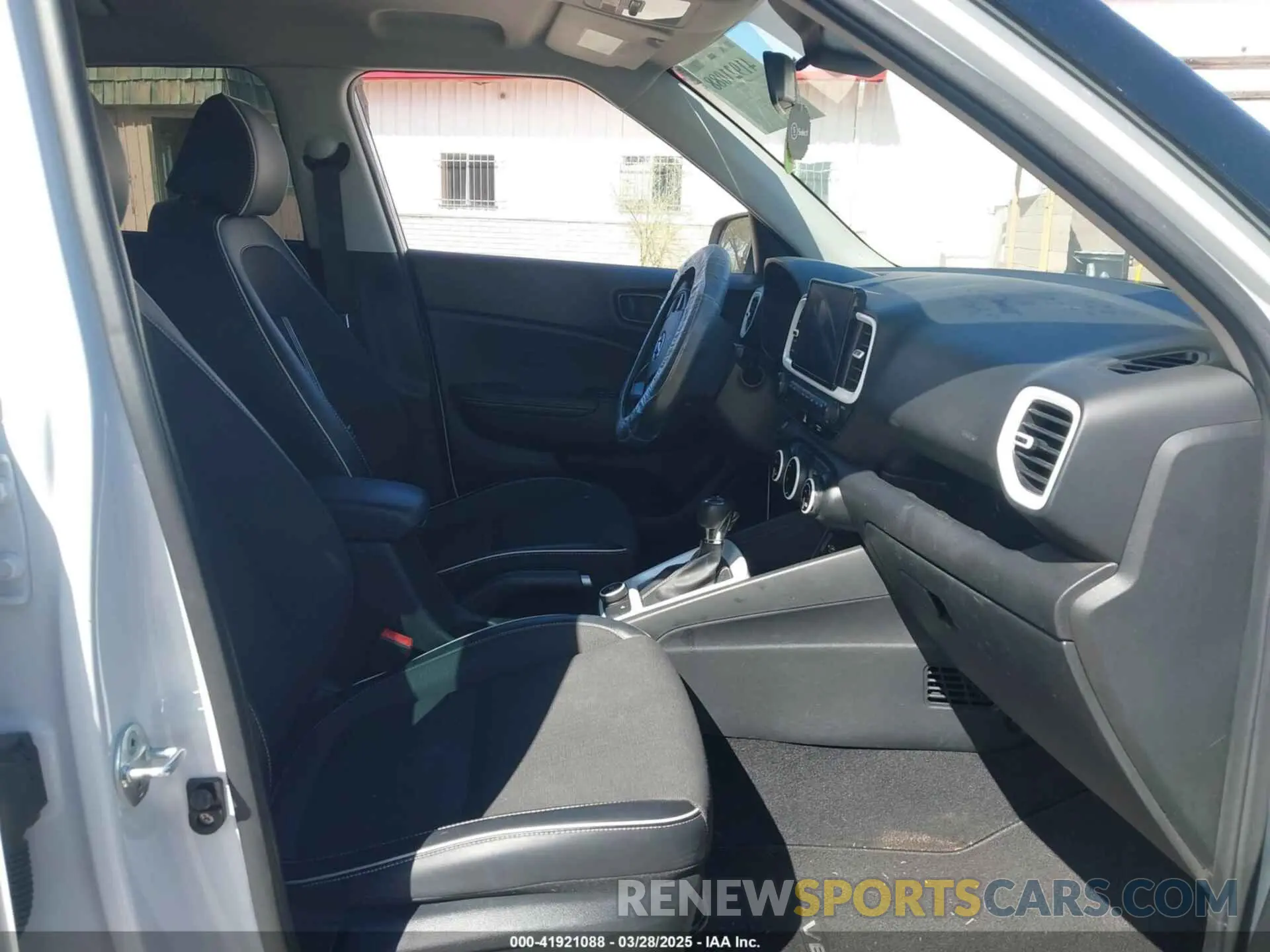 5 fotografías del automóvil dañado KMHRC8A35NU180027 HYUNDAI VENUE 2022