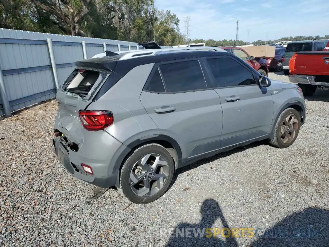 3 fotografías del automóvil dañado KMHRC8A38NU132084 HYUNDAI VENUE 2022
