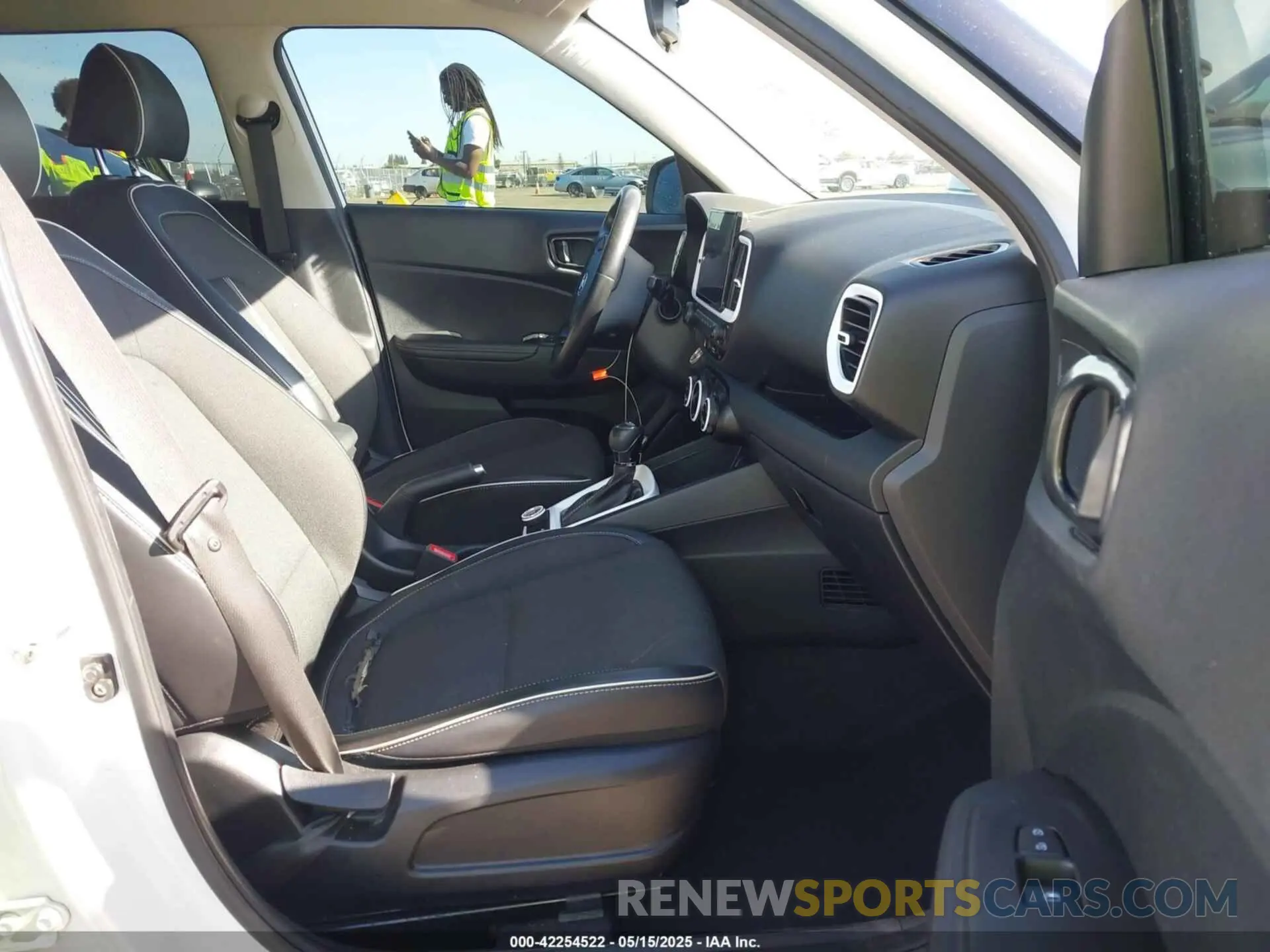 5 fotografías del automóvil dañado KMHRC8A38NU137933 HYUNDAI VENUE 2022