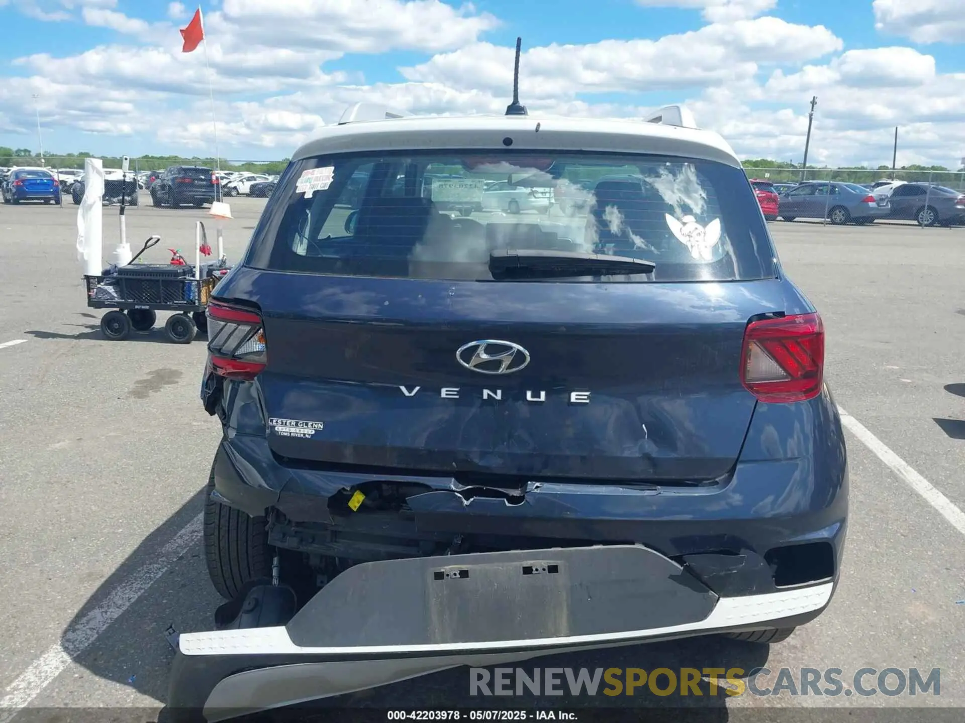 17 fotografías del automóvil dañado KMHRC8A31PU231994 HYUNDAI VENUE 2023