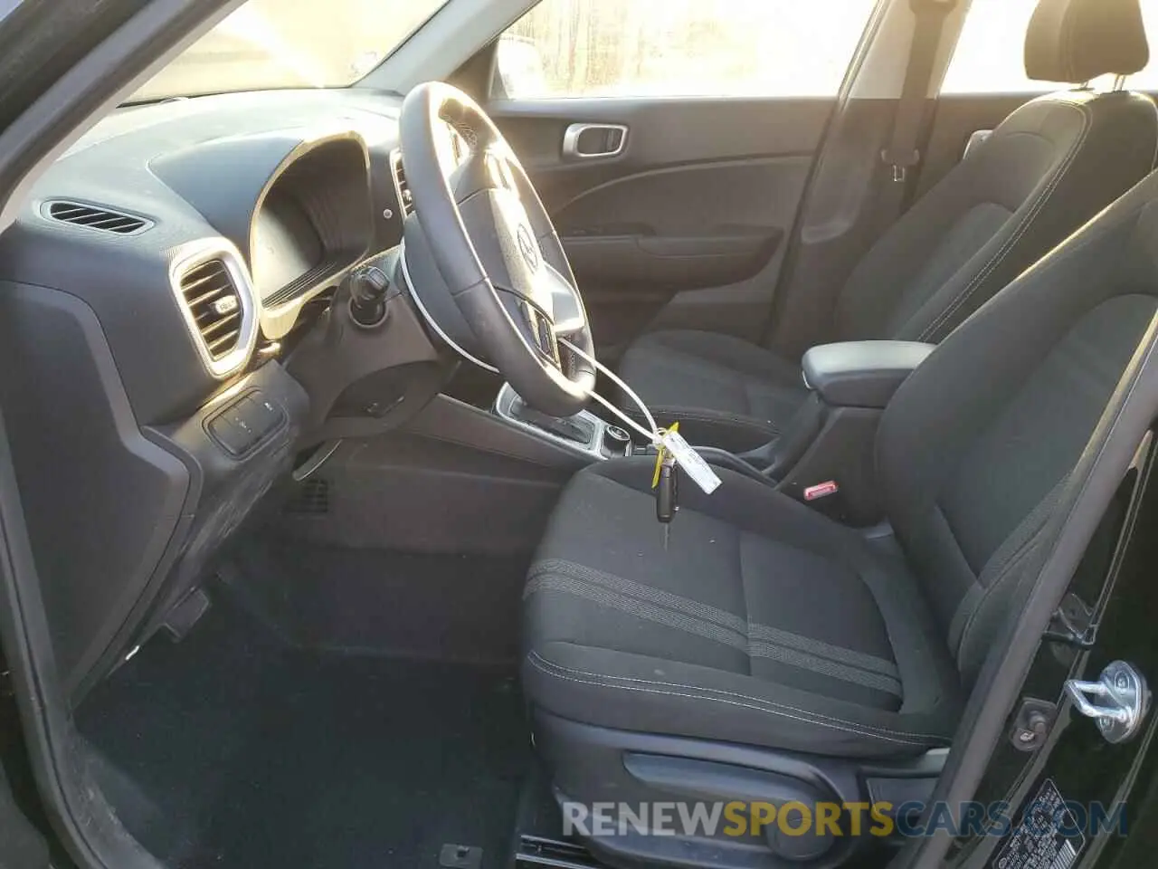 7 fotografías del automóvil dañado KMHRC8A32PU222396 HYUNDAI VENUE 2023