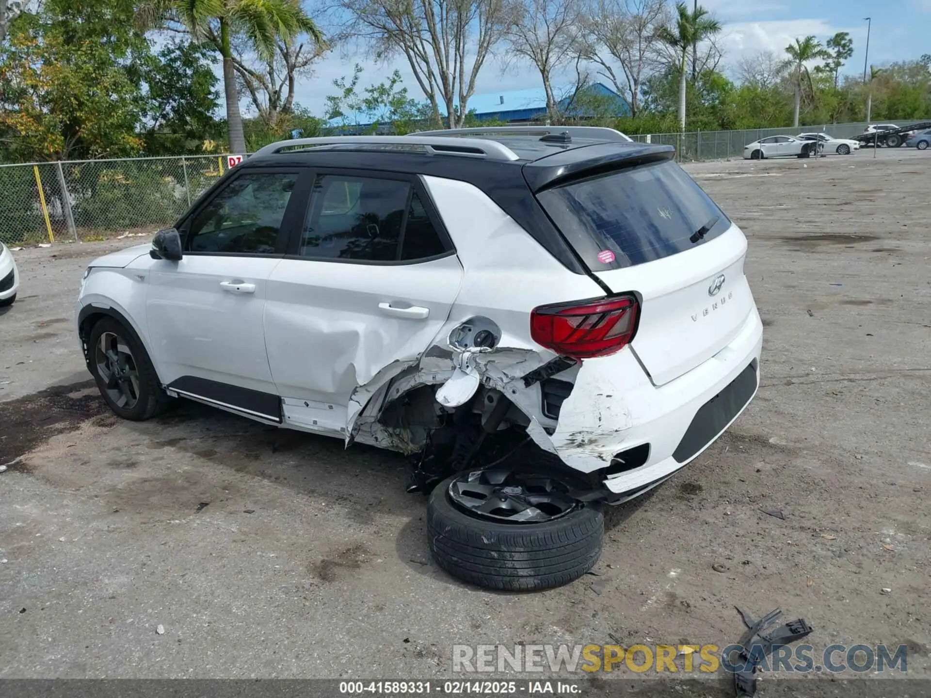 12 fotografías del automóvil dañado KMHRC8A33PU215490 HYUNDAI VENUE 2023