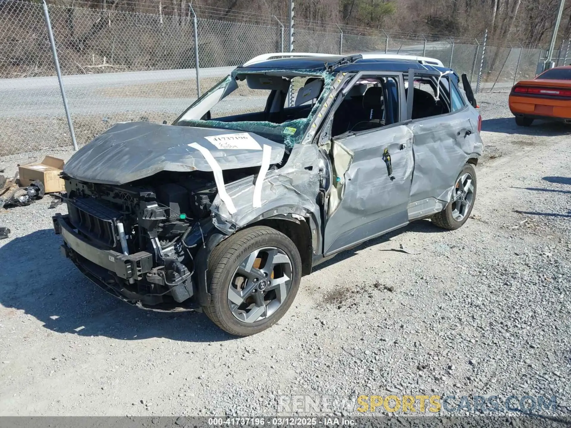 2 fotografías del automóvil dañado KMHRC8A34PU212260 HYUNDAI VENUE 2023