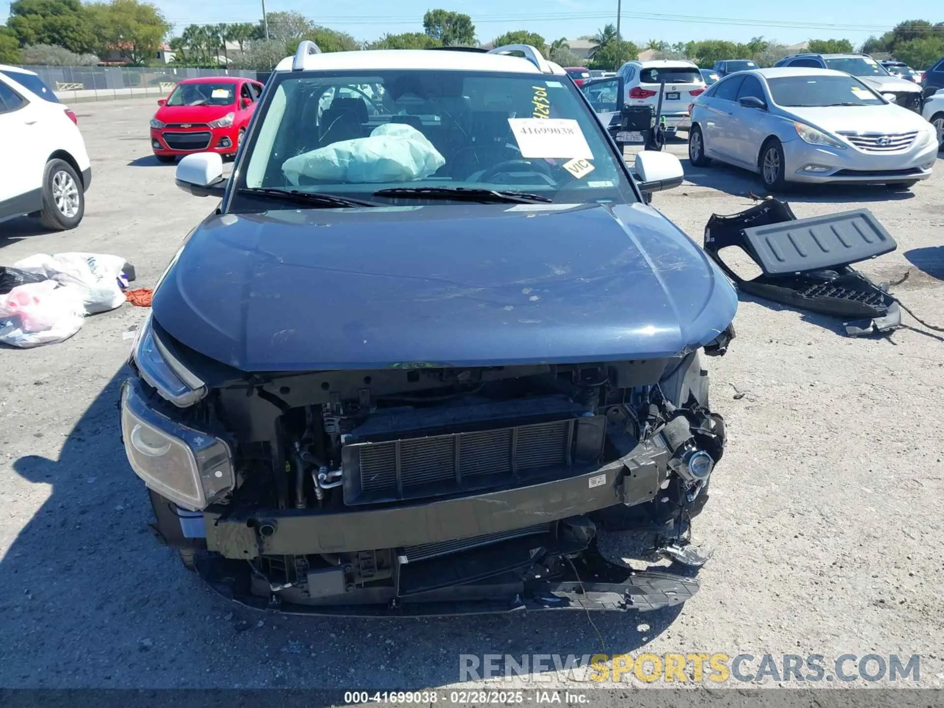 12 fotografías del automóvil dañado KMHRC8A34PU232220 HYUNDAI VENUE 2023