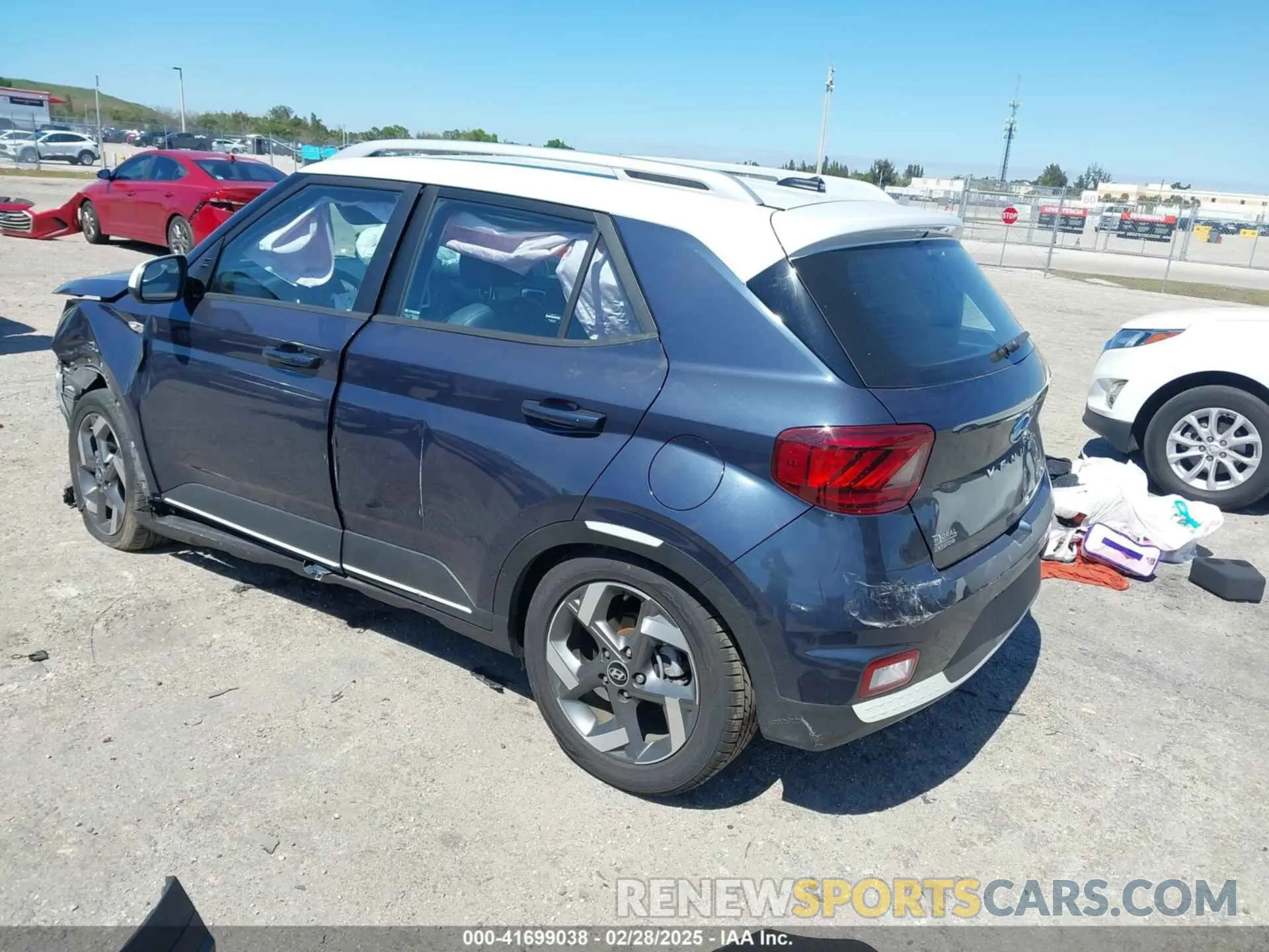 3 fotografías del automóvil dañado KMHRC8A34PU232220 HYUNDAI VENUE 2023