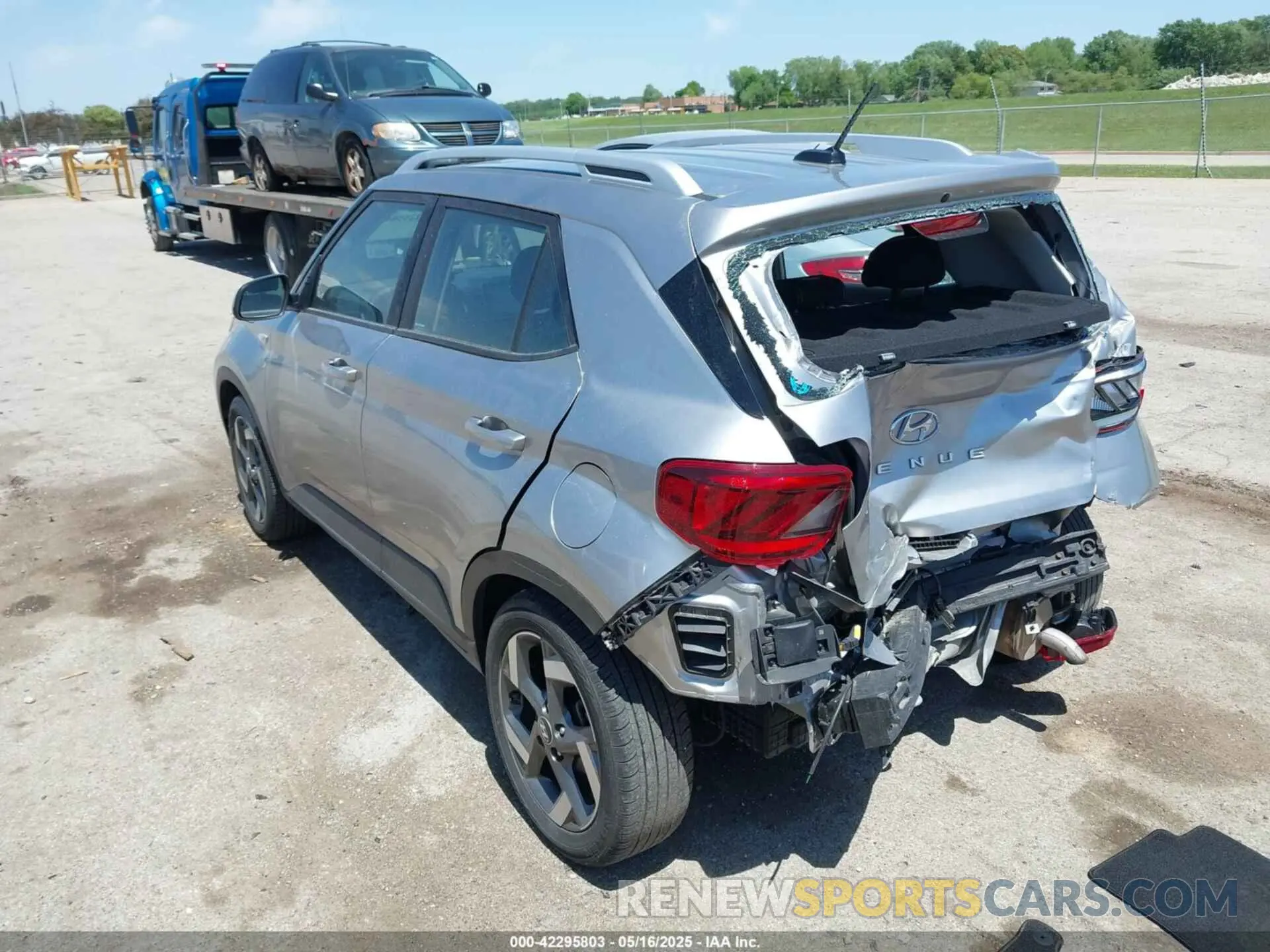 3 fotografías del automóvil dañado KMHRC8A35PU231271 HYUNDAI VENUE 2023