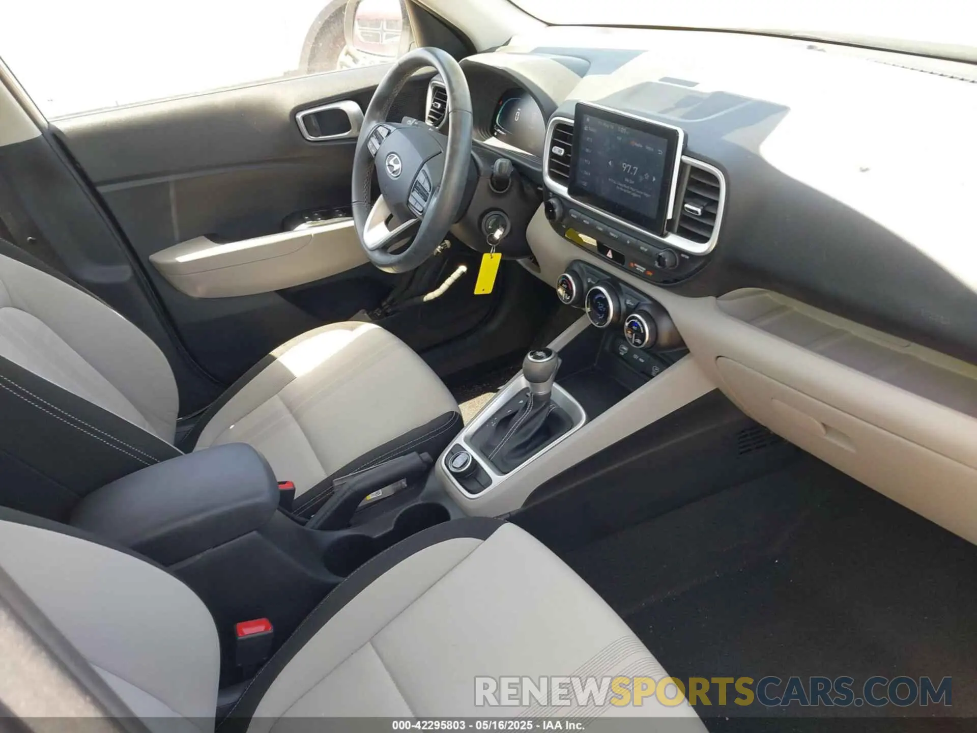 5 fotografías del automóvil dañado KMHRC8A35PU231271 HYUNDAI VENUE 2023