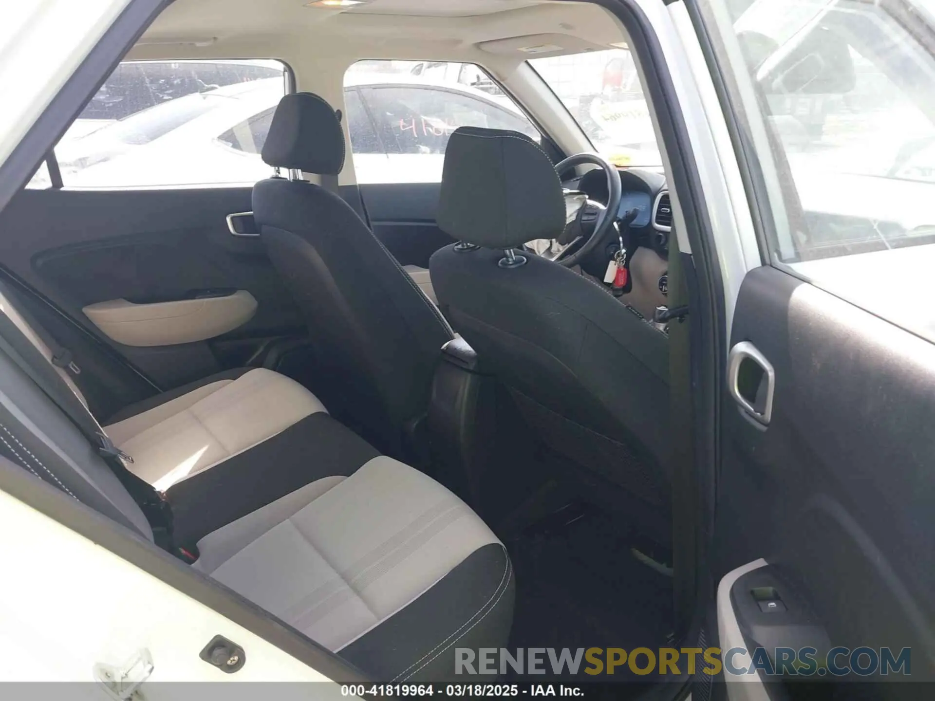 8 fotografías del automóvil dañado KMHRC8A36PU213913 HYUNDAI VENUE 2023