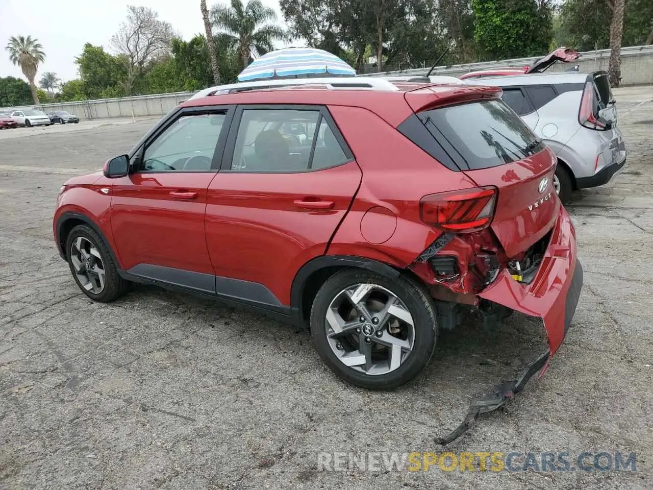 2 fotografías del automóvil dañado KMHRC8A38PU215615 HYUNDAI VENUE 2023