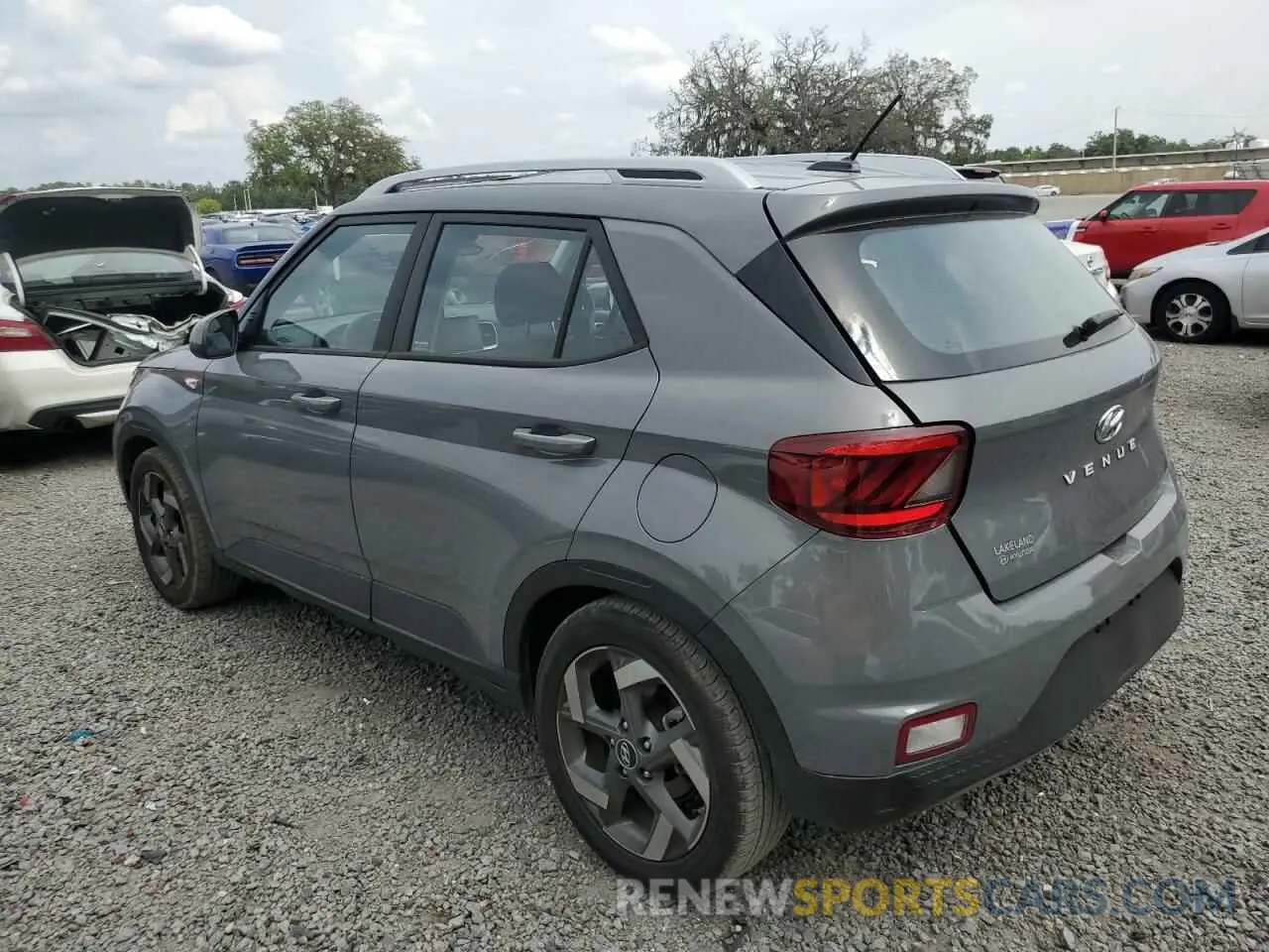2 fotografías del automóvil dañado KMHRC8A38PU232592 HYUNDAI VENUE 2023