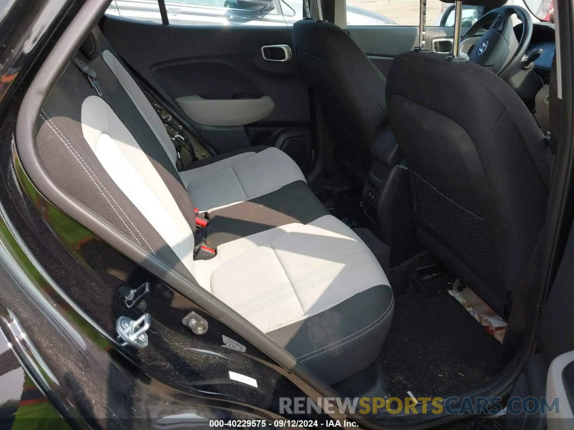 8 fotografías del automóvil dañado KMHRC8A33RU283727 HYUNDAI VENUE 2024