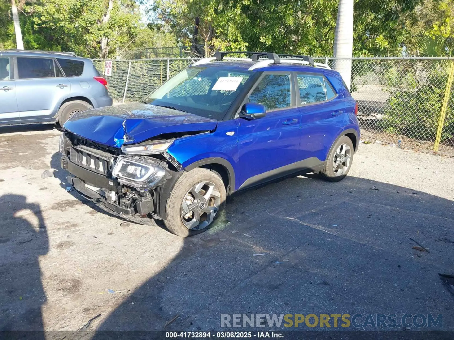 2 fotografías del automóvil dañado KMHRC8A33RU285025 HYUNDAI VENUE 2024