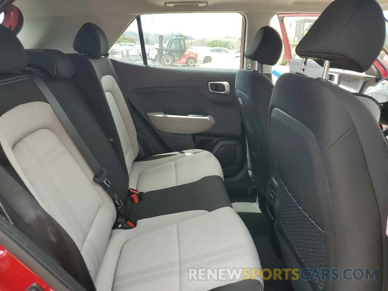 11 fotografías del automóvil dañado KMHRC8A31SU355773 HYUNDAI VENUE 2025