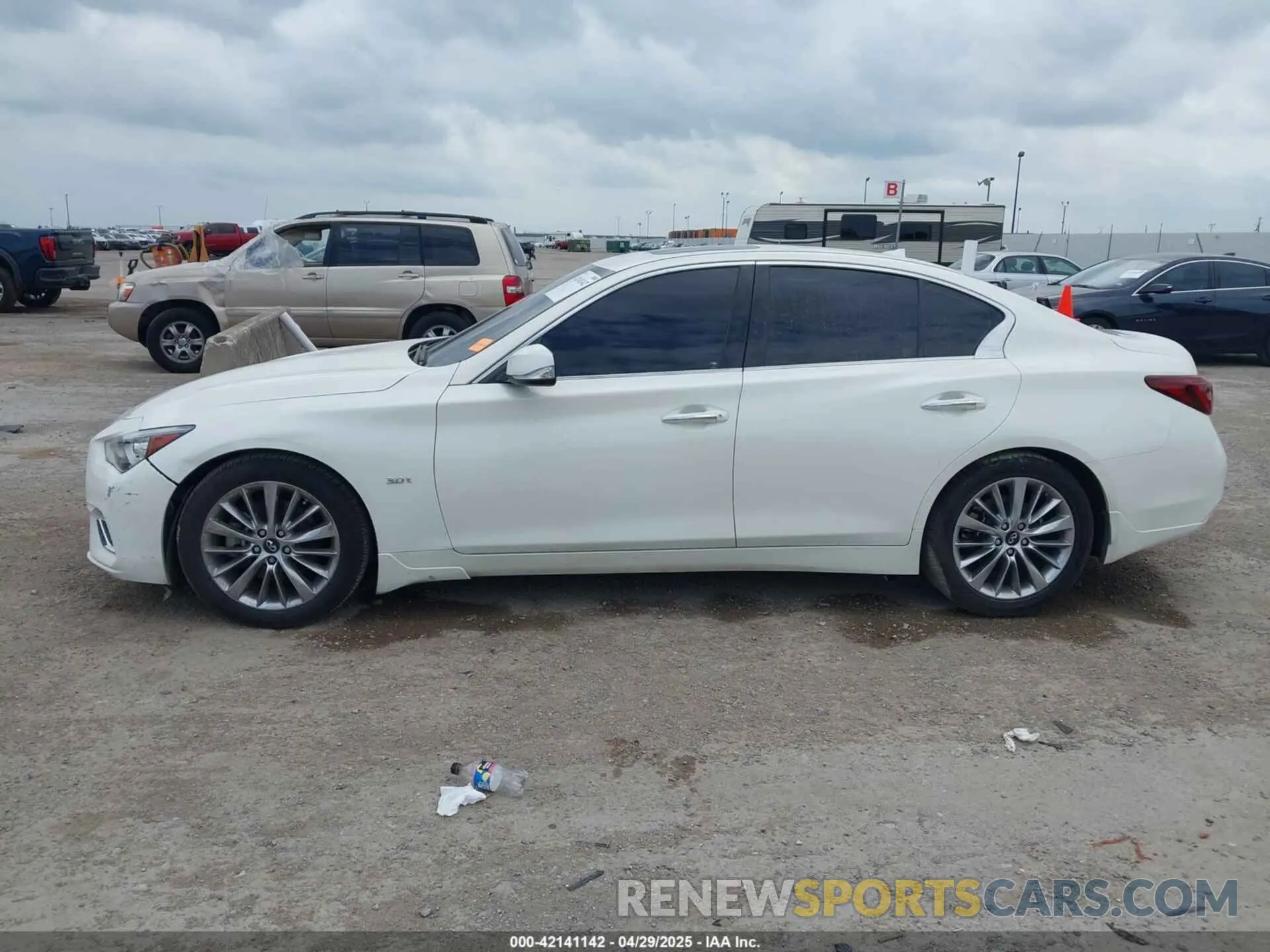 14 fotografías del automóvil dañado JN1EV7AP0KM514067 INFINITI Q50 2019