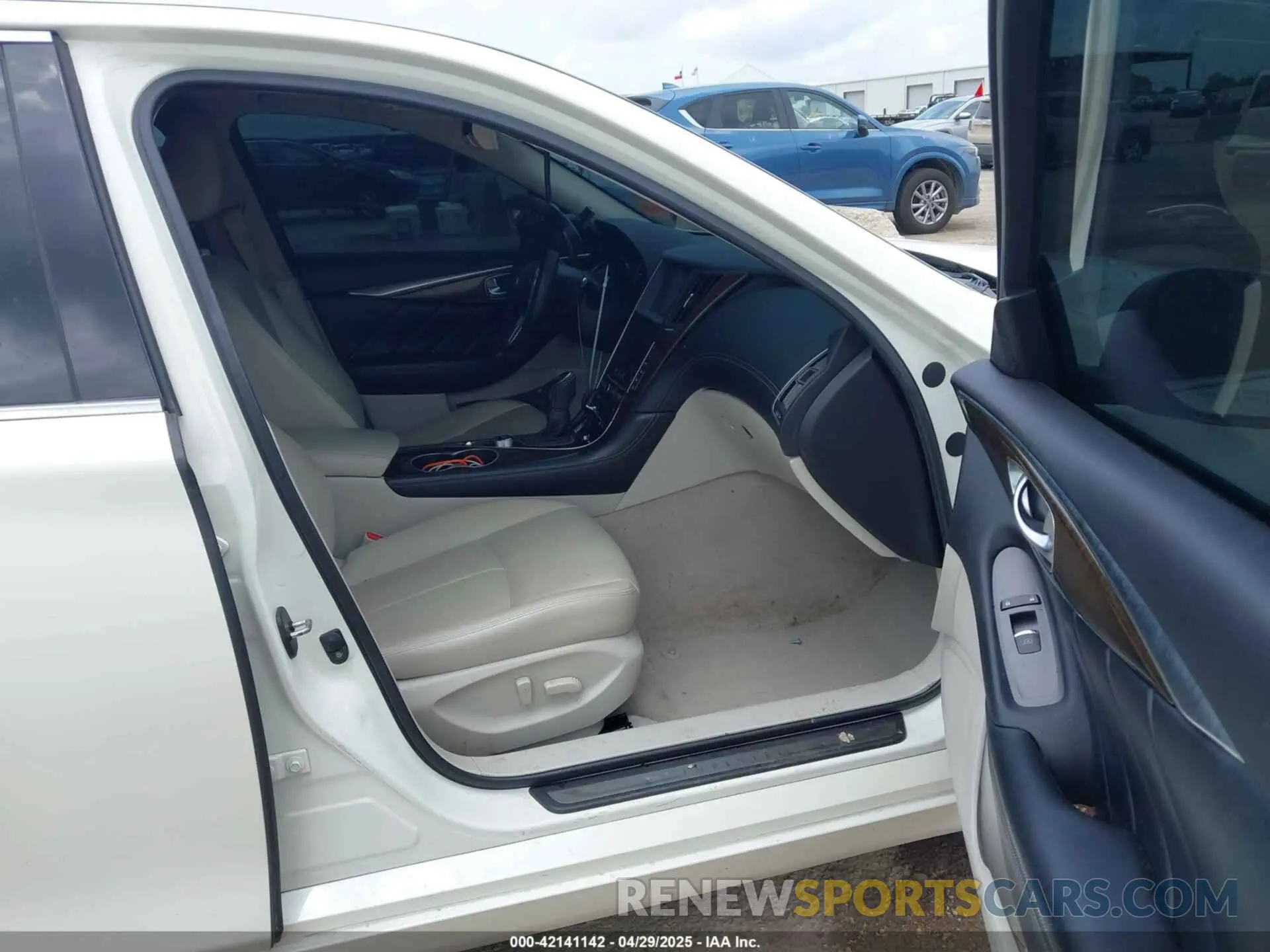 5 fotografías del automóvil dañado JN1EV7AP0KM514067 INFINITI Q50 2019
