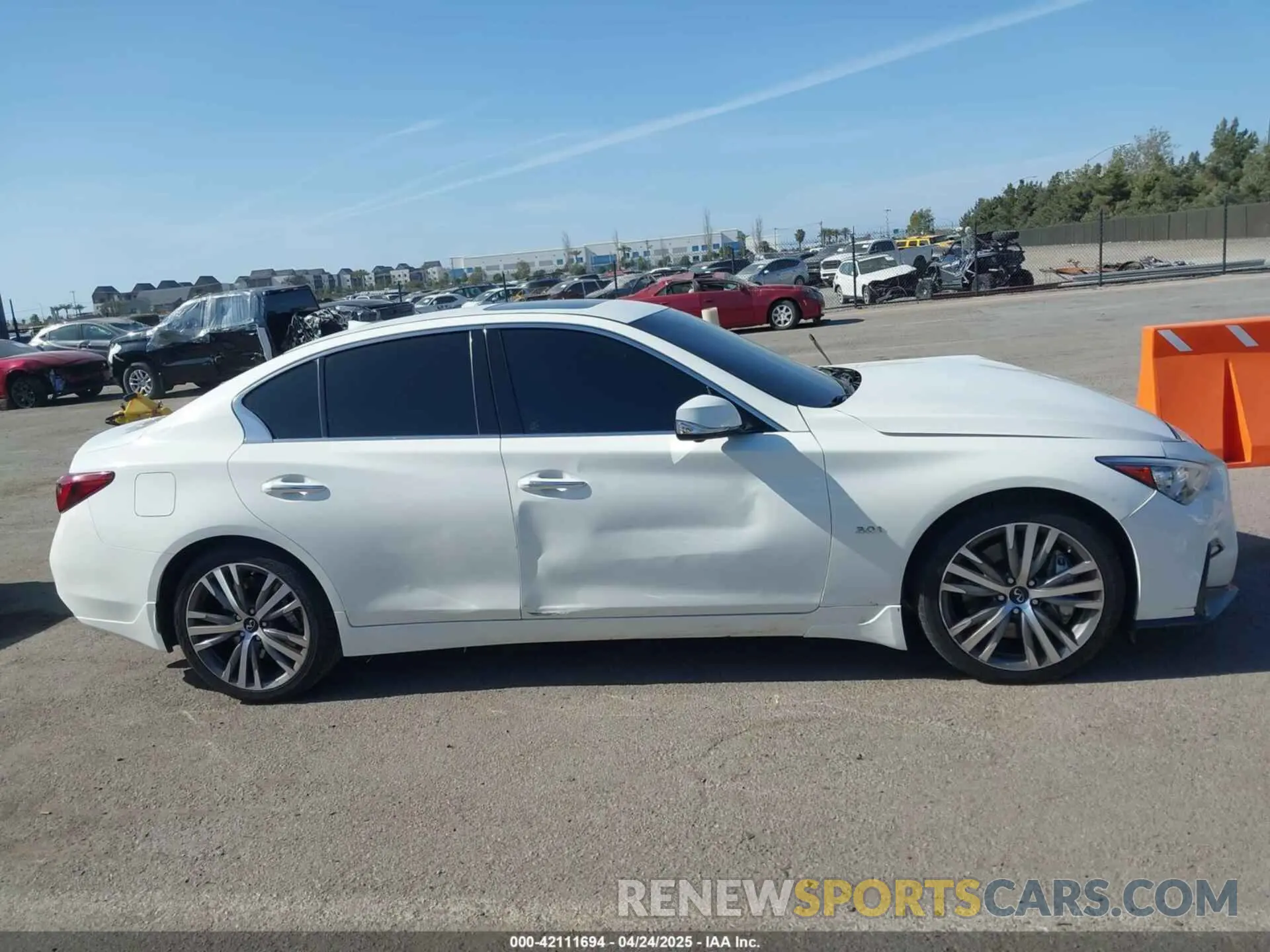 14 fotografías del automóvil dañado JN1EV7AP0KM543522 INFINITI Q50 2019