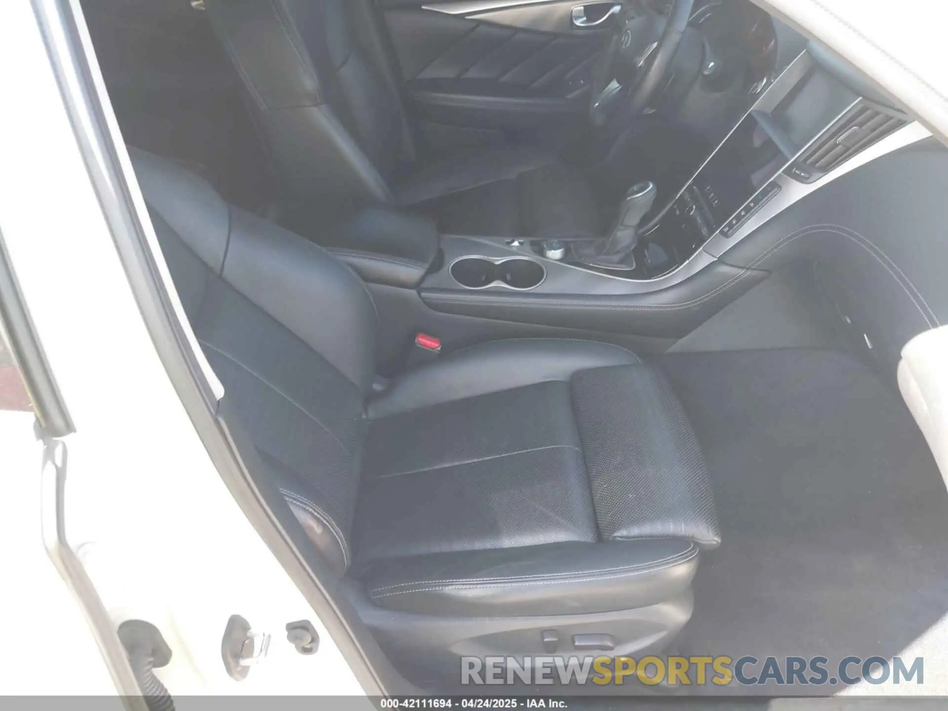 5 fotografías del automóvil dañado JN1EV7AP0KM543522 INFINITI Q50 2019