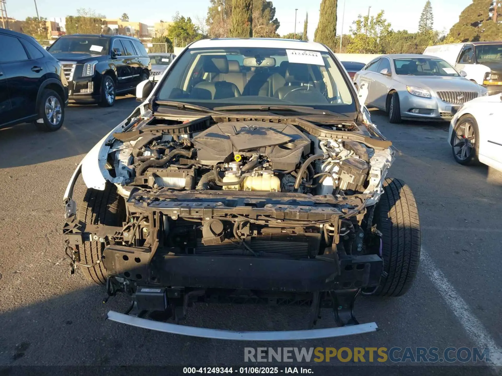 12 fotografías del automóvil dañado JN1EV7AP1KM515034 INFINITI Q50 2019