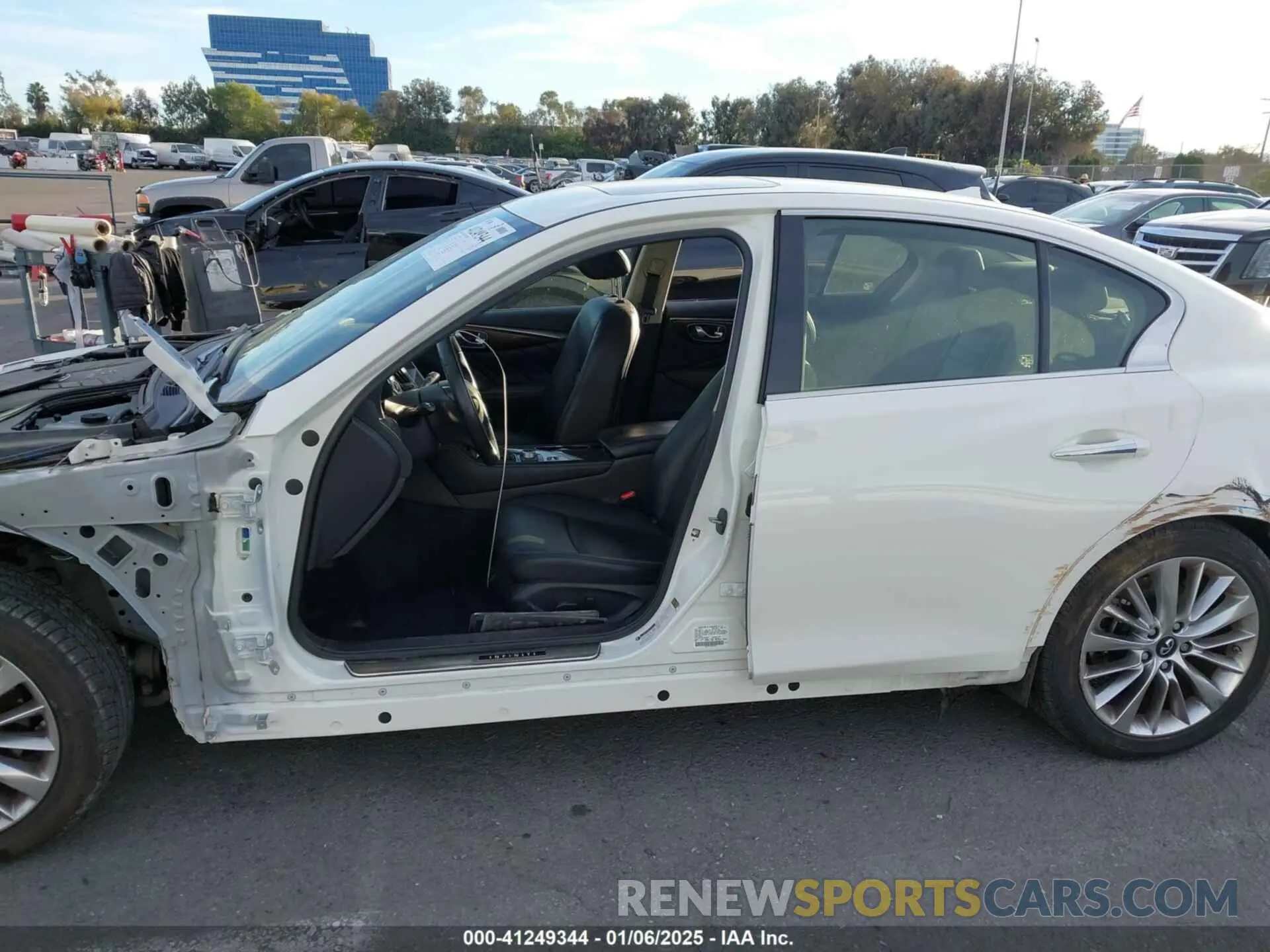 14 fotografías del automóvil dañado JN1EV7AP1KM515034 INFINITI Q50 2019