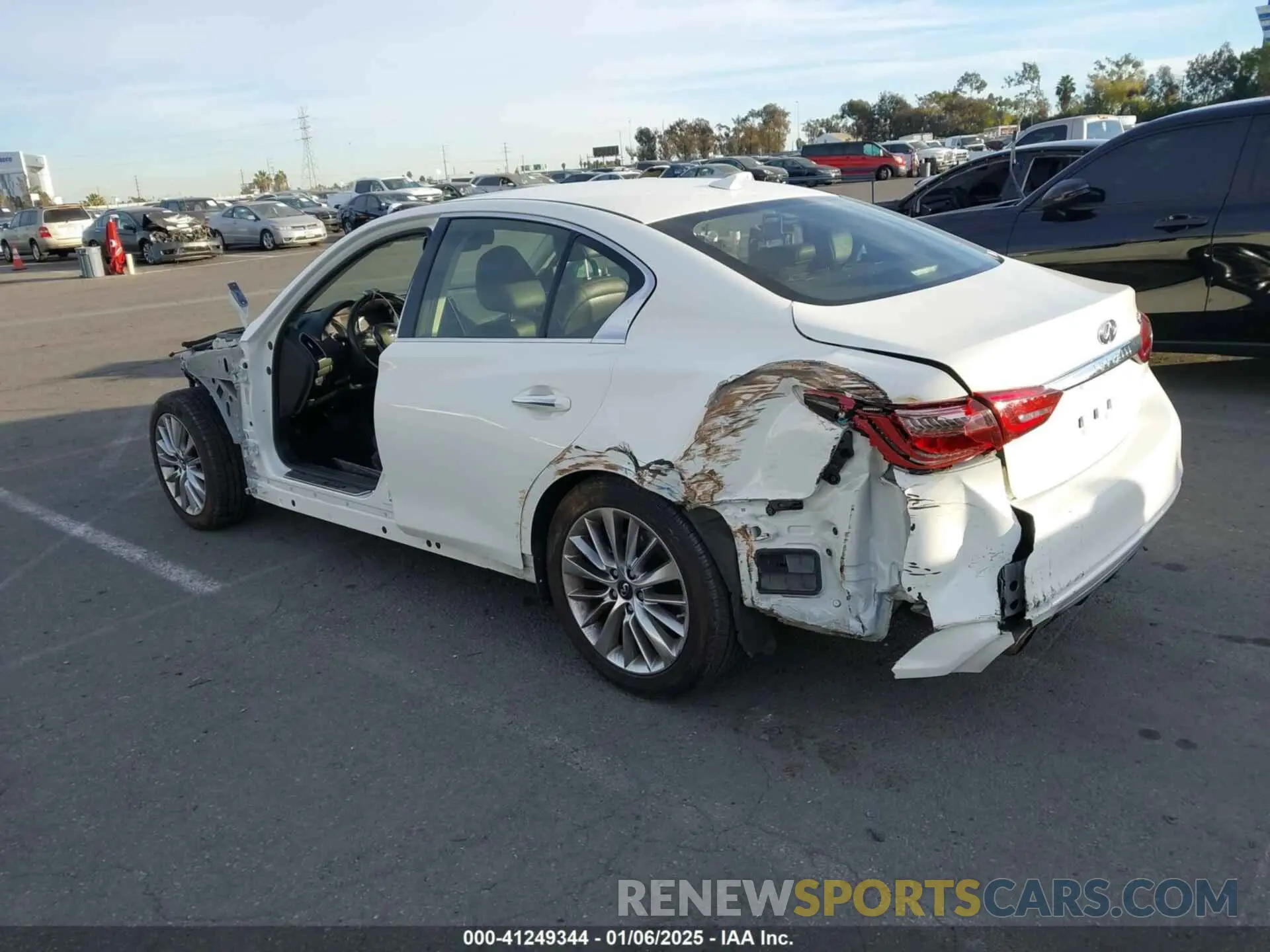 3 fotografías del automóvil dañado JN1EV7AP1KM515034 INFINITI Q50 2019