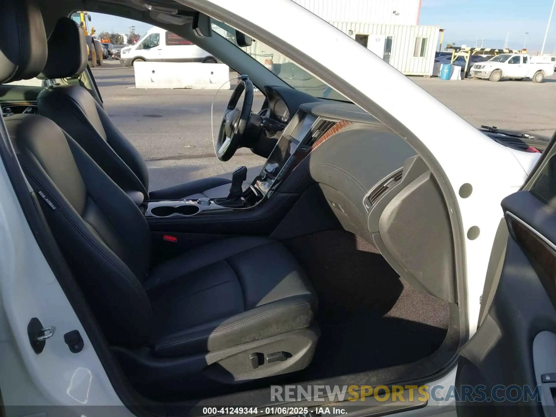 5 fotografías del automóvil dañado JN1EV7AP1KM515034 INFINITI Q50 2019