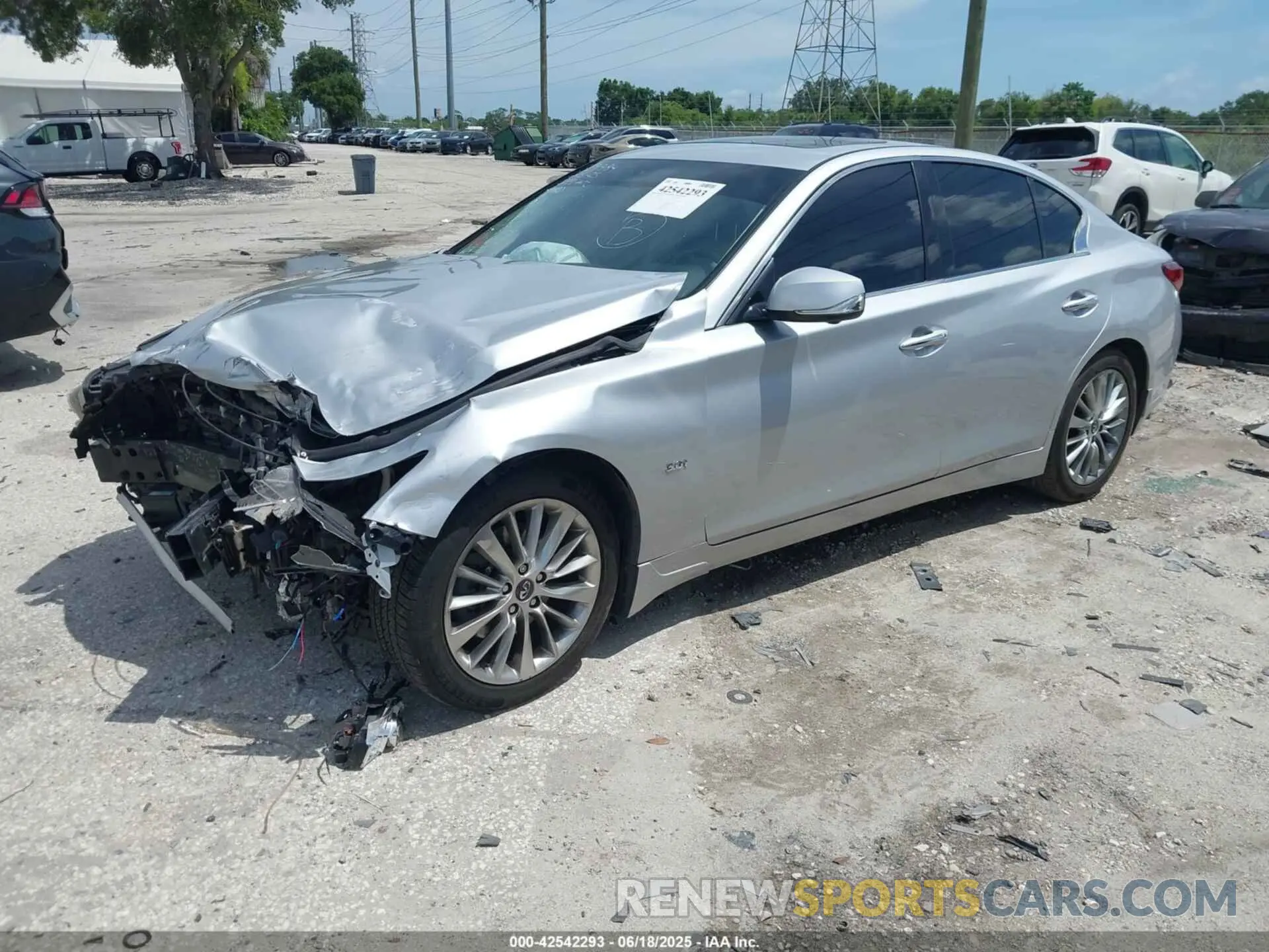 2 fotografías del automóvil dañado JN1EV7AP2KM513020 INFINITI Q50 2019