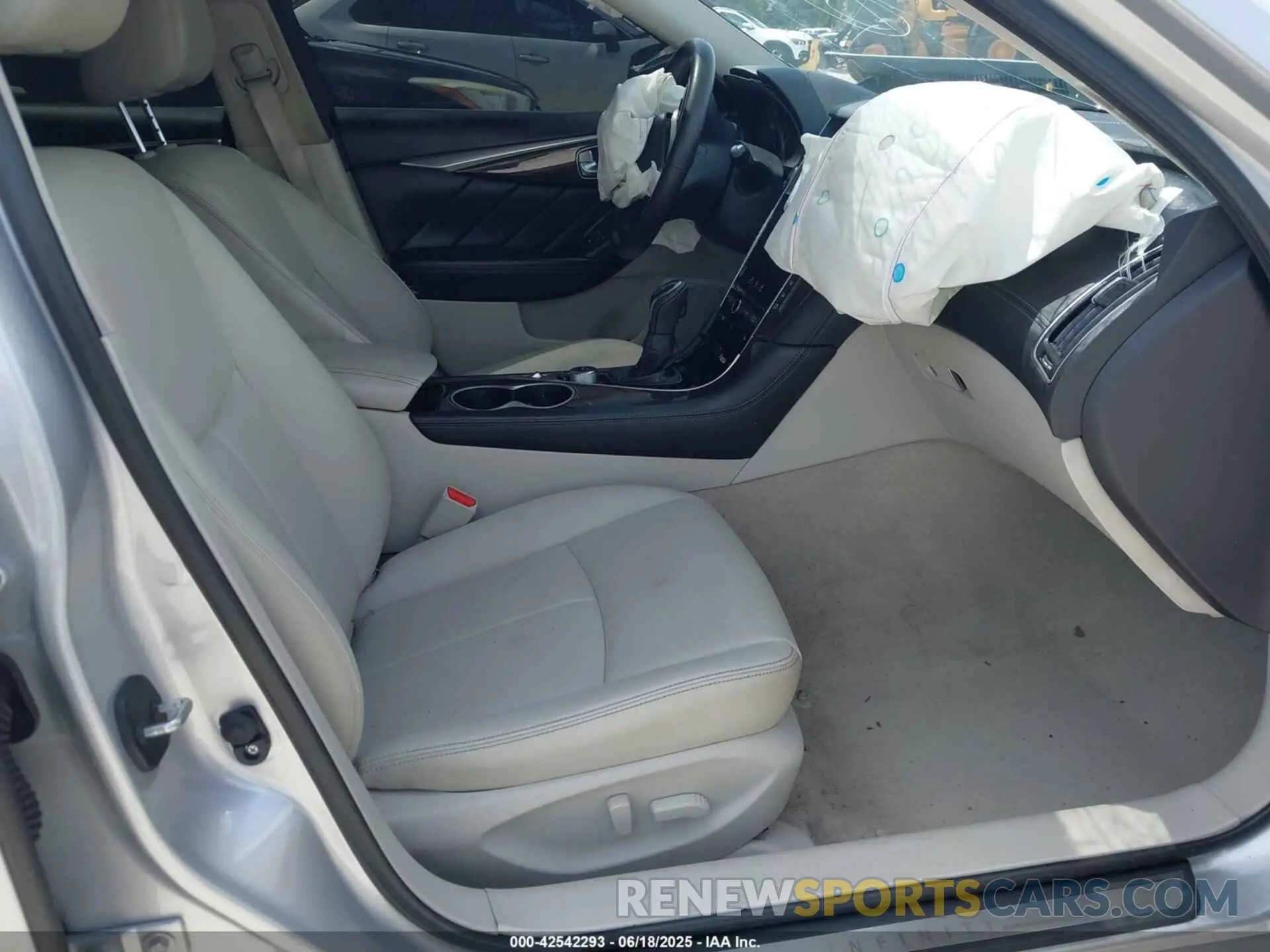 5 fotografías del automóvil dañado JN1EV7AP2KM513020 INFINITI Q50 2019